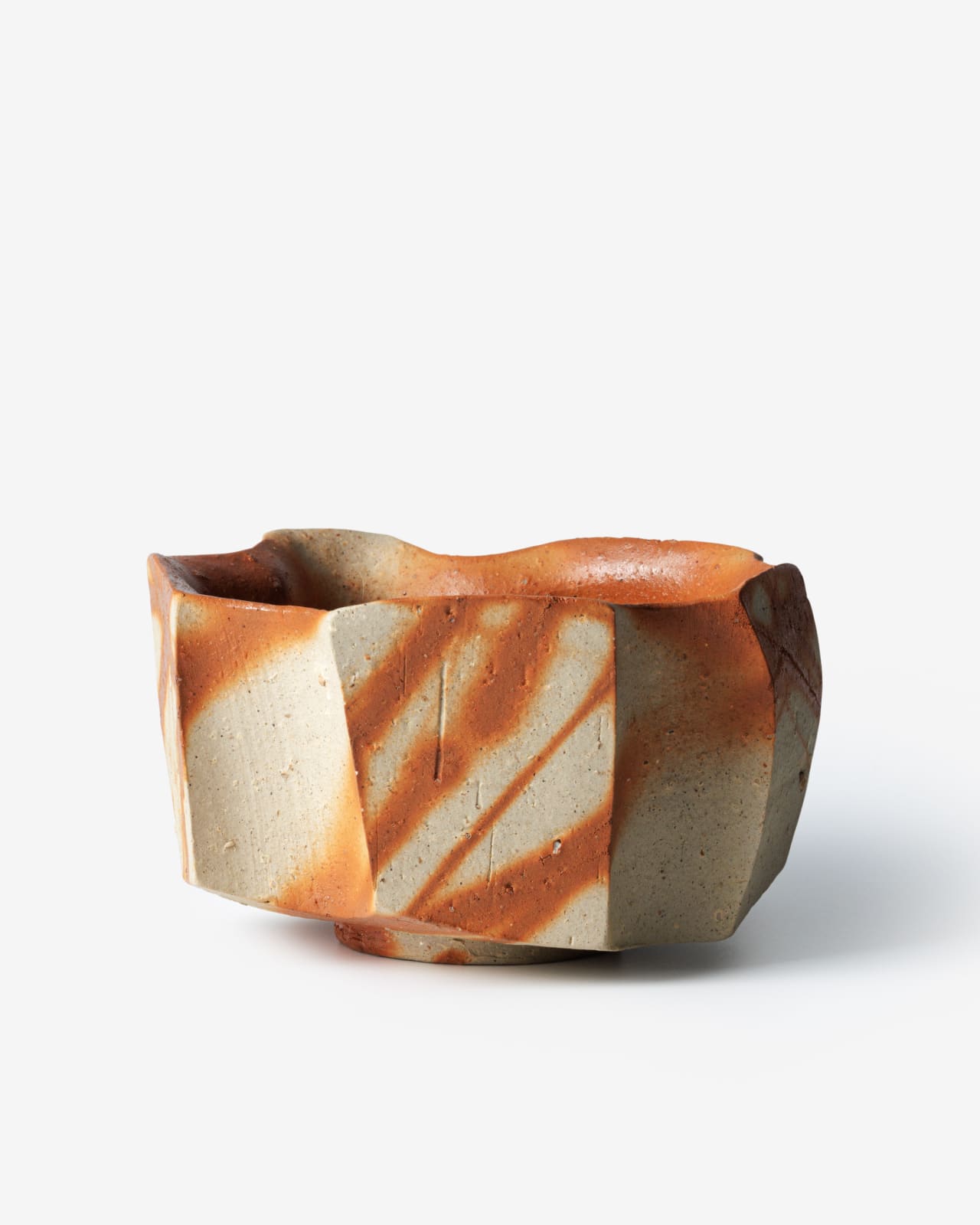 Hidasuki Tea Bowl 緋襷茶盌 | Koichiro Isezaki's Japanese ceramics | Ippodo Gallery Tokyo - New York