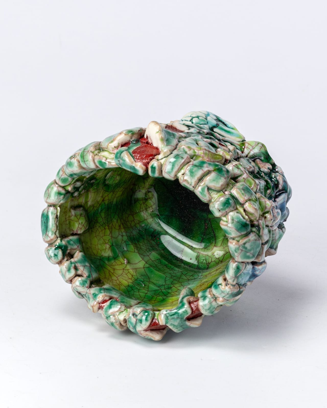 Kodai Ujiie, Oribe Lacquer Tea Bowl - 織部漆朱塗茶盌, 2023