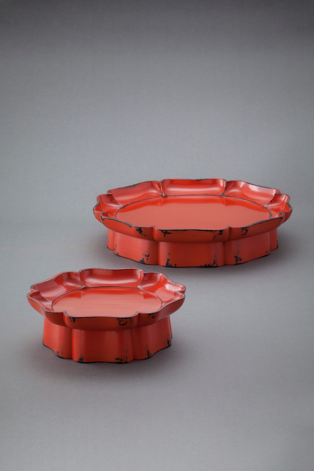 Jihei Murase, Carved-Flower Negoro Tray with Legs, 2022