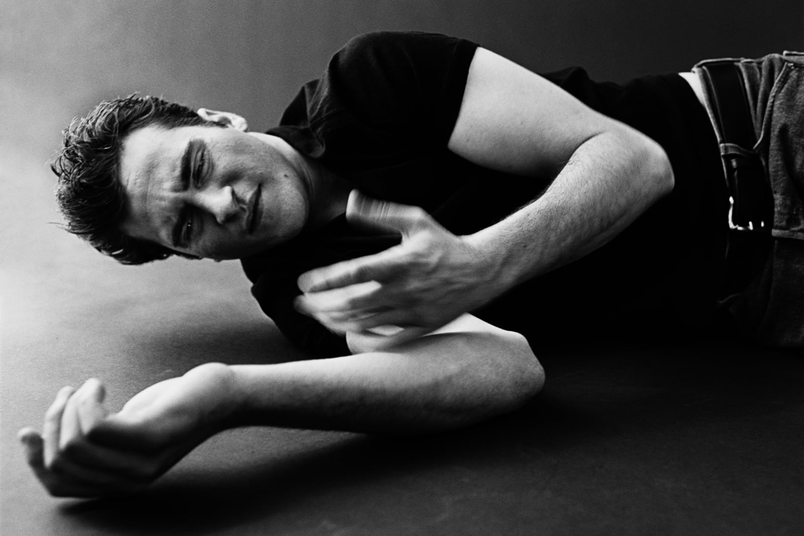 Stephanie Pfriender Stylander, Joaquin Phoenix, A Stage, New York, for Entertainment Weekly, 2000