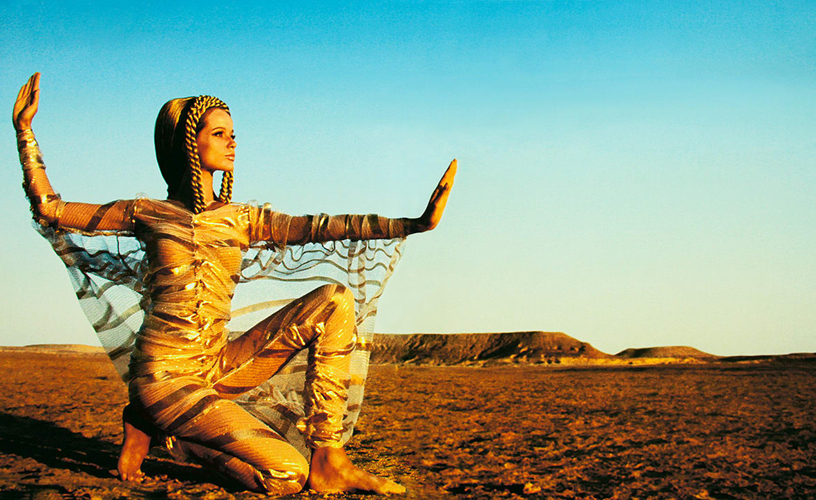 Franco Rubartelli, Veruschka, Egyptian Girl, Libyan Desert, for US Vogue, 1967