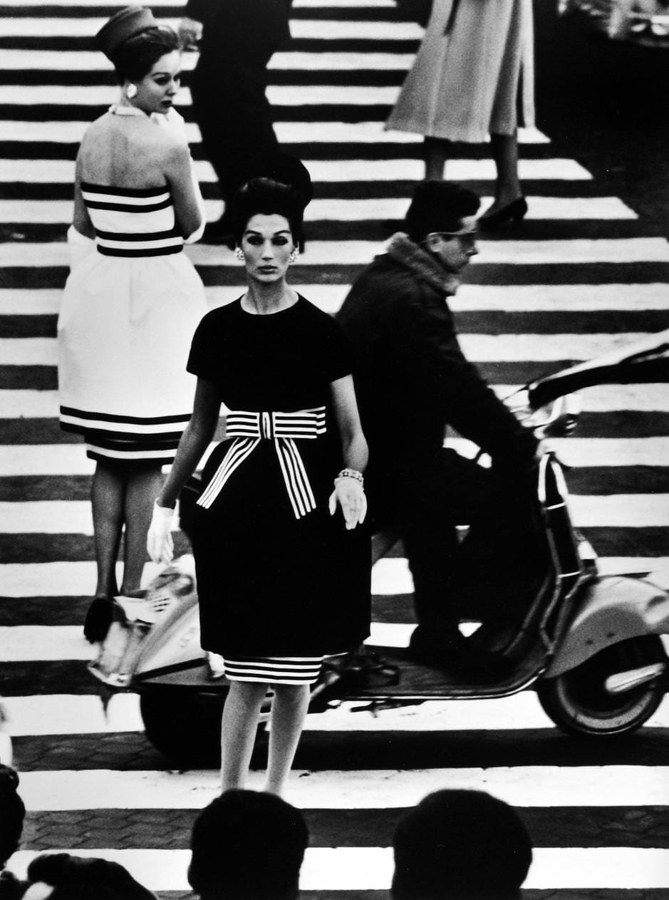 William Klein, Simone + Nina, Piazza di Spagna, Rome, VOGUE, 1960