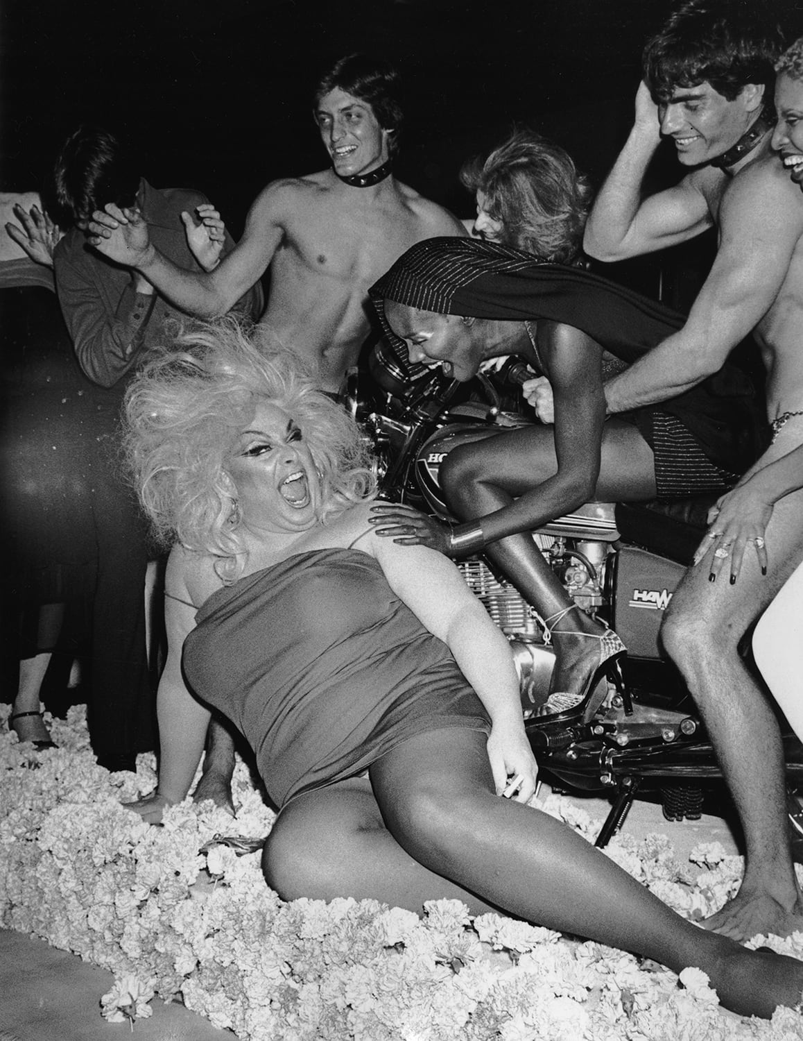 Ron Galella, Grace Jones´ 30th birthday party, Divine, Grace Jones, Julie Budd, Nona Hendryx and go-go boys, Le Farfalle, New York City, 1978