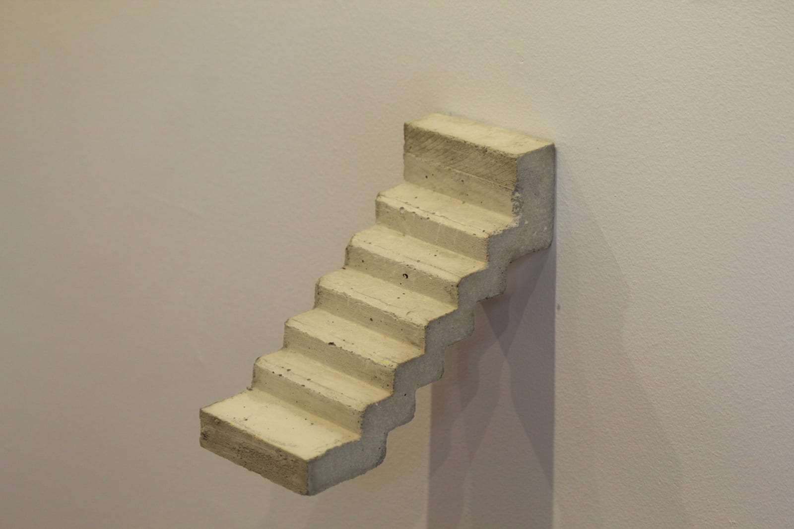 Jessica Briceño Cisneros, Escalera Pared Techo II, 2025