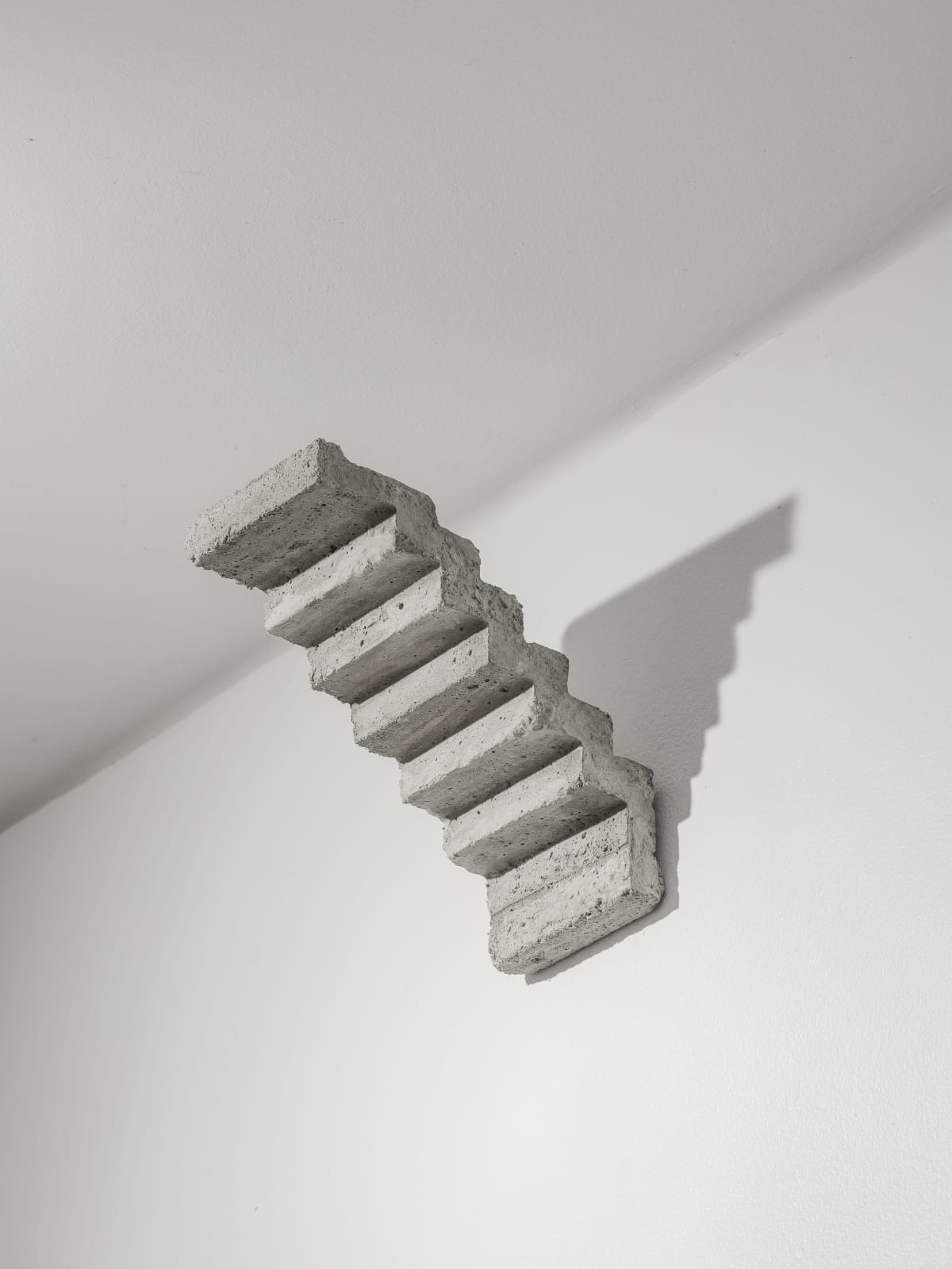 Jessica Briceño Cisneros, Escalera Pared Techo I, 2025