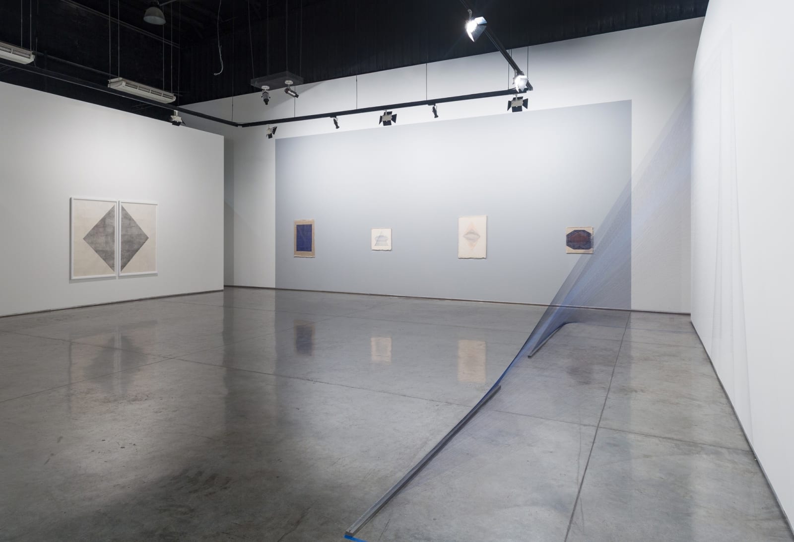 Haleh Redjaian, in-between spaces, 2015