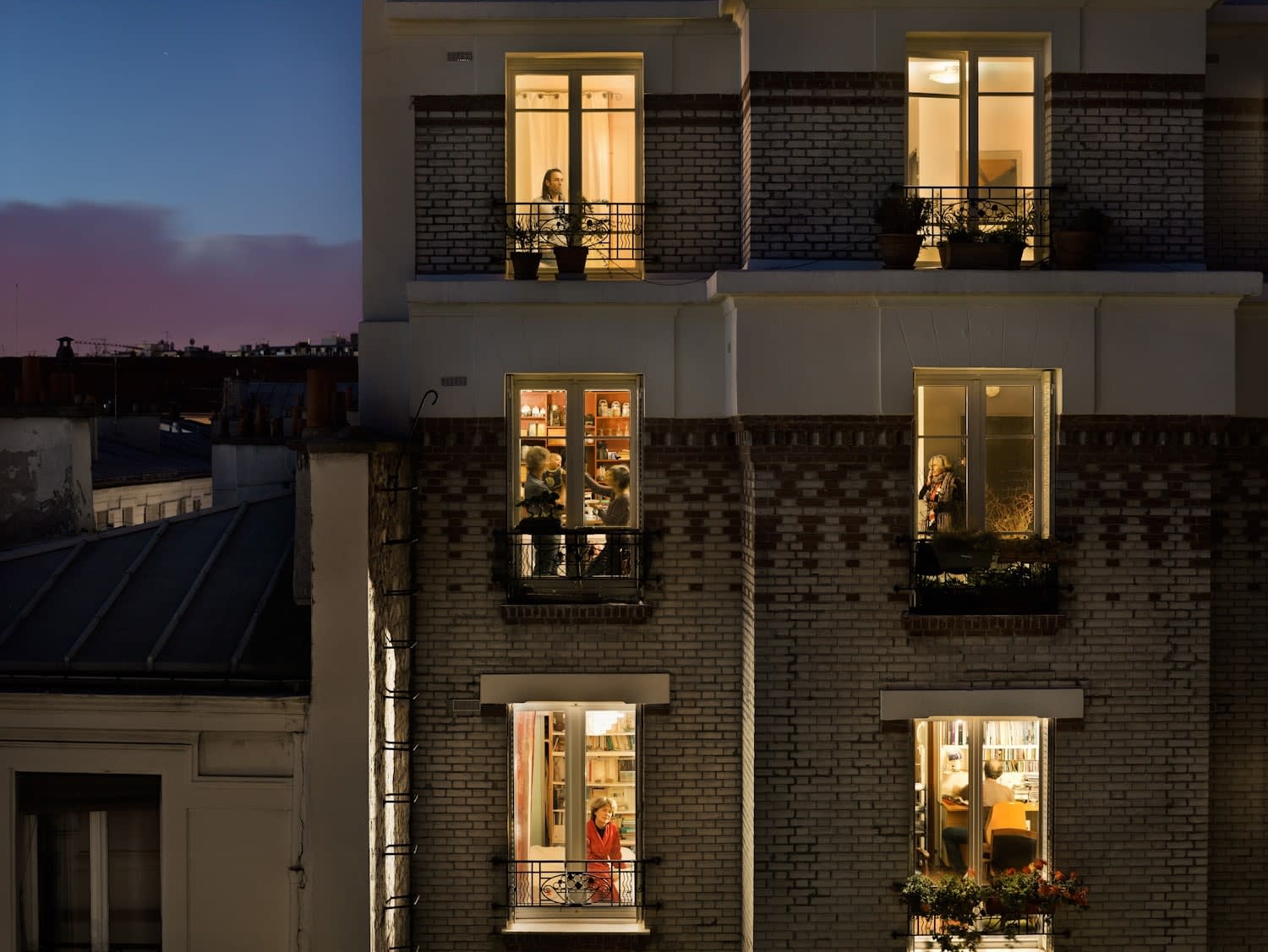 Gail Albert Halaban, Rue de Belleville, Paris, 20E, Le 1 Novembre, 2012
