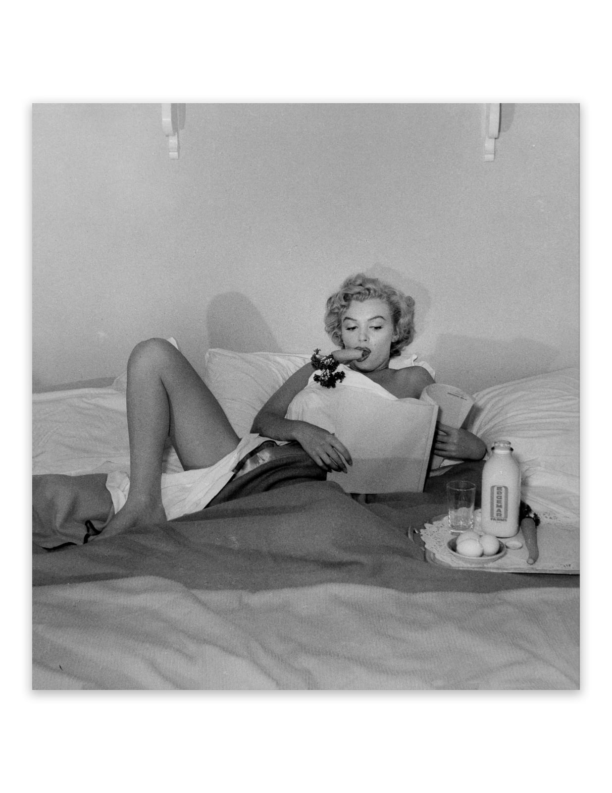 André de Dienes, Marilyn Monroe, Breakfast in Bed, 1953