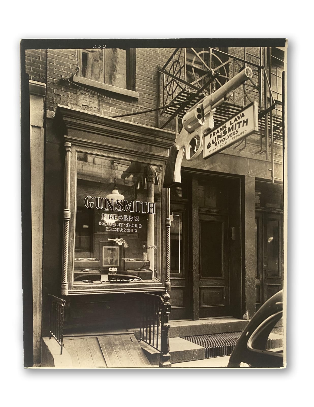 Berenice Abbott, LOWER EAST SIDE: Gunsmith, 6 Central Market Place, Manhattan, 1937