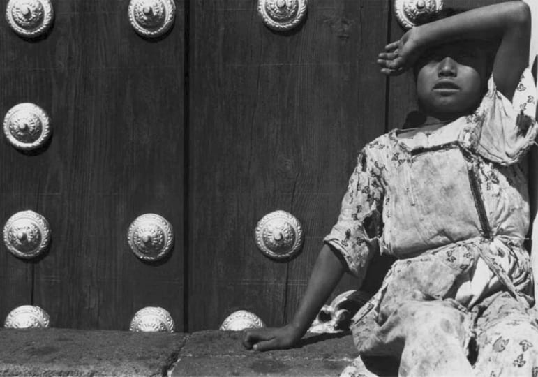 Manuel Álvarez Bravo, Muchacha Viendo Pajaros, 1931
