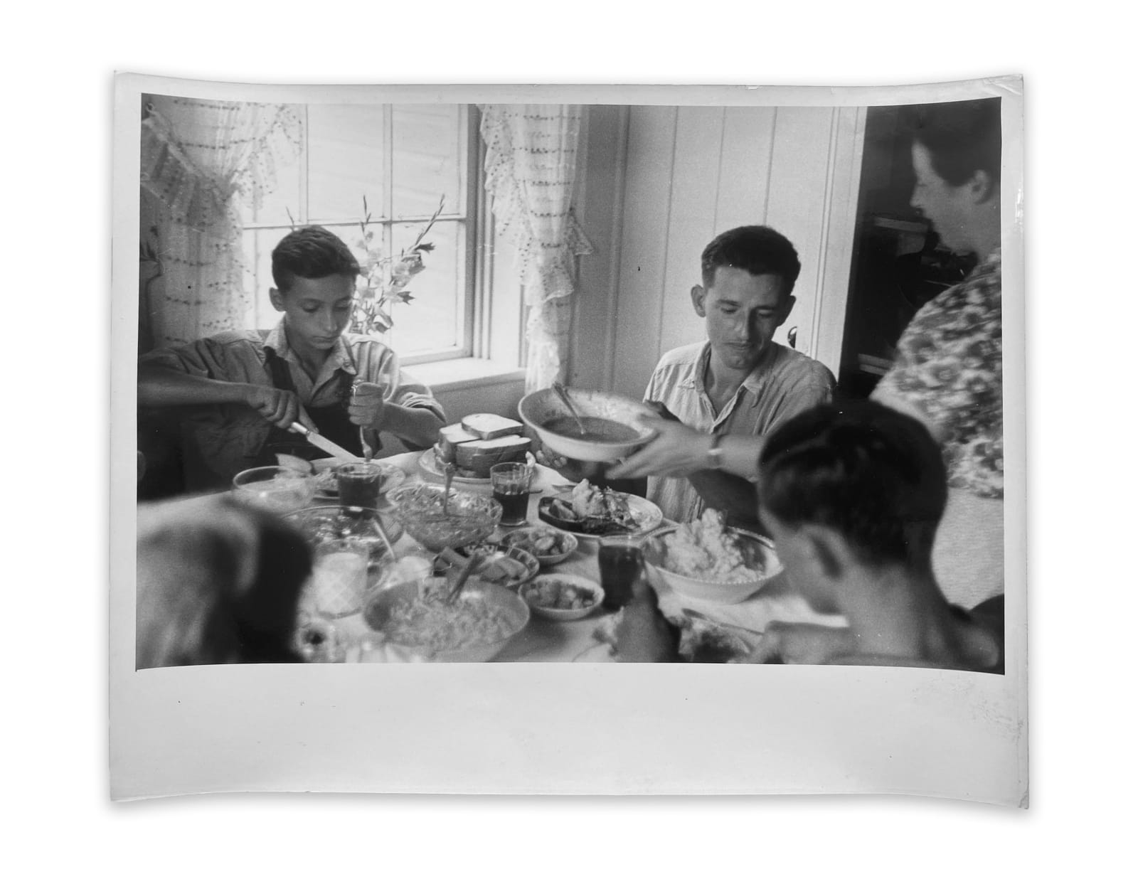 Ben Shahn, Dinner time during wheat harvest, central Ohio, 1938