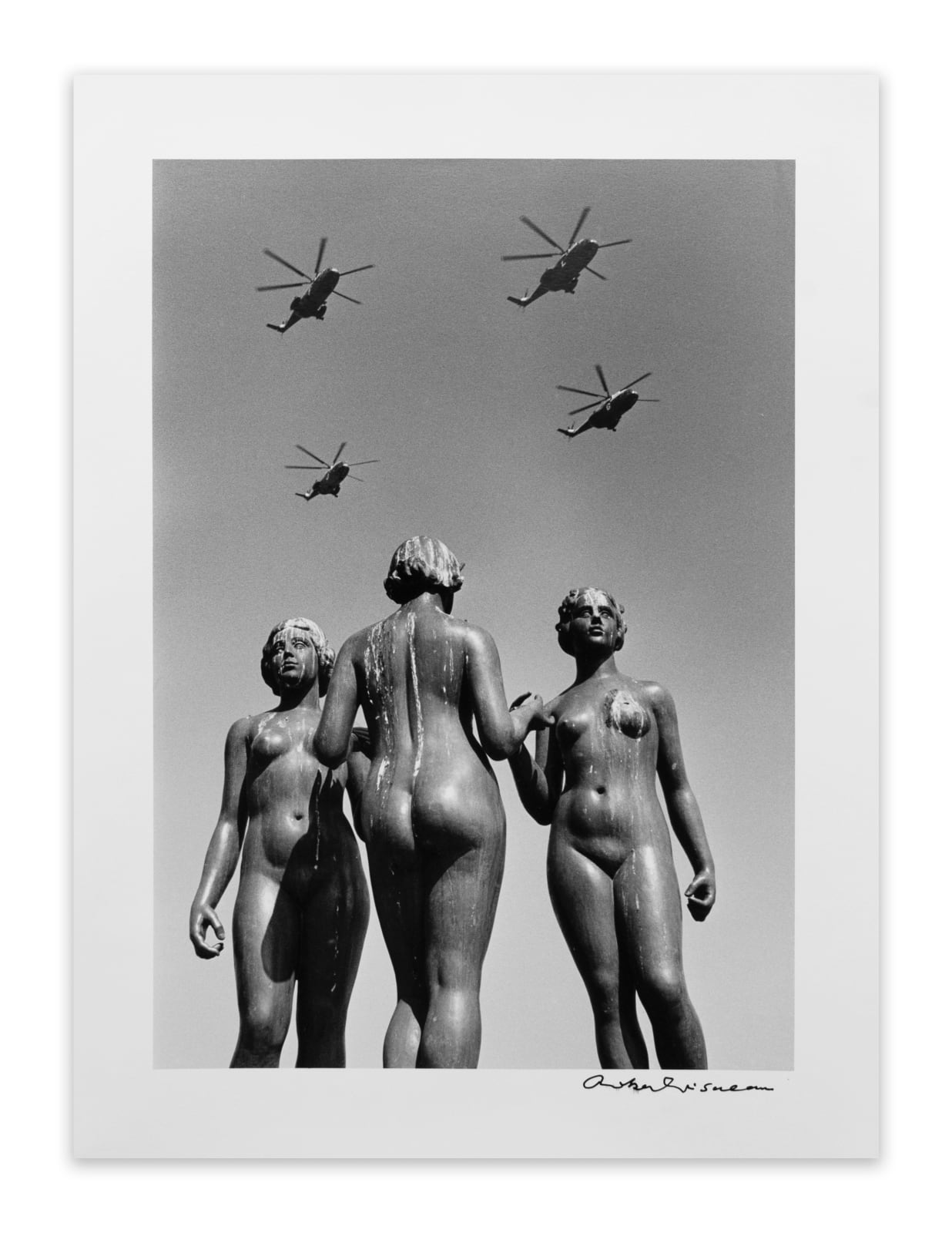 Robert Doisneau, Les hélicoptères, 1972