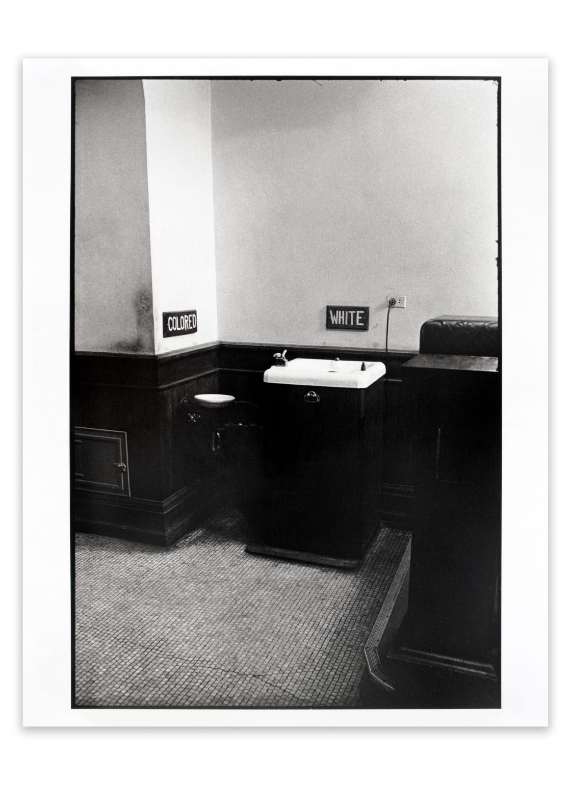 Danny Lyon, Albany, Georgia, Drinking fountains in the Dougherty County Courthouse, 1962