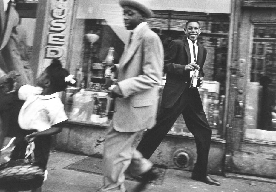 William Klein, Moves + Pepsi, Harlem, New York, 1955