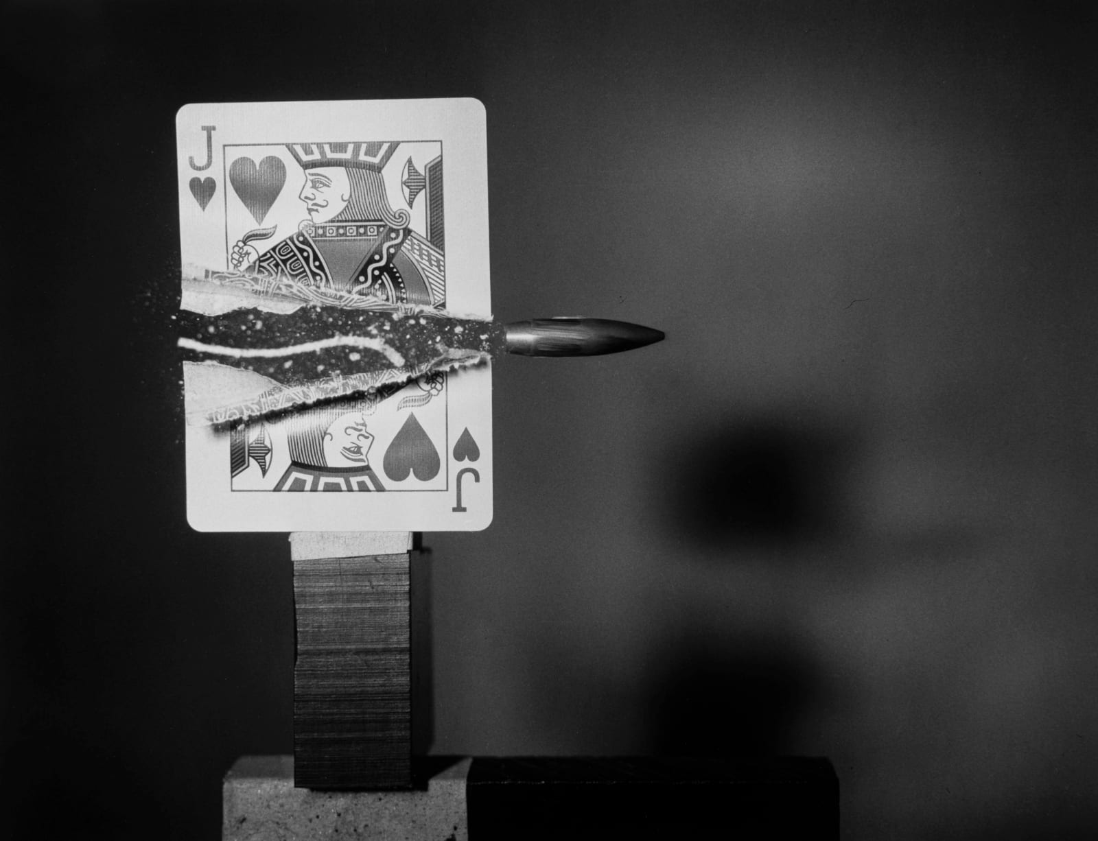 Harold Edgerton, Bullet through Jack of Hearts, 1960