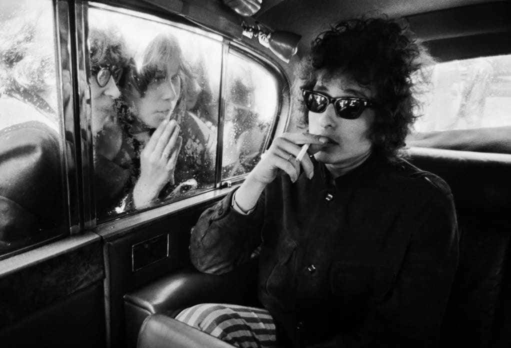 Barry Feinstein, Bob Dylan, Fans Looking In Limo, London, England, 1966