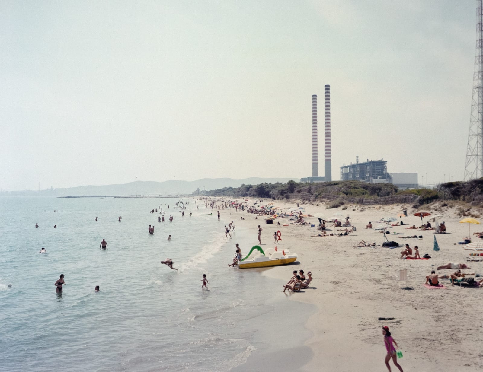 Massimo Vitali, Piombino Jump (Plate 32 #0428), 2006