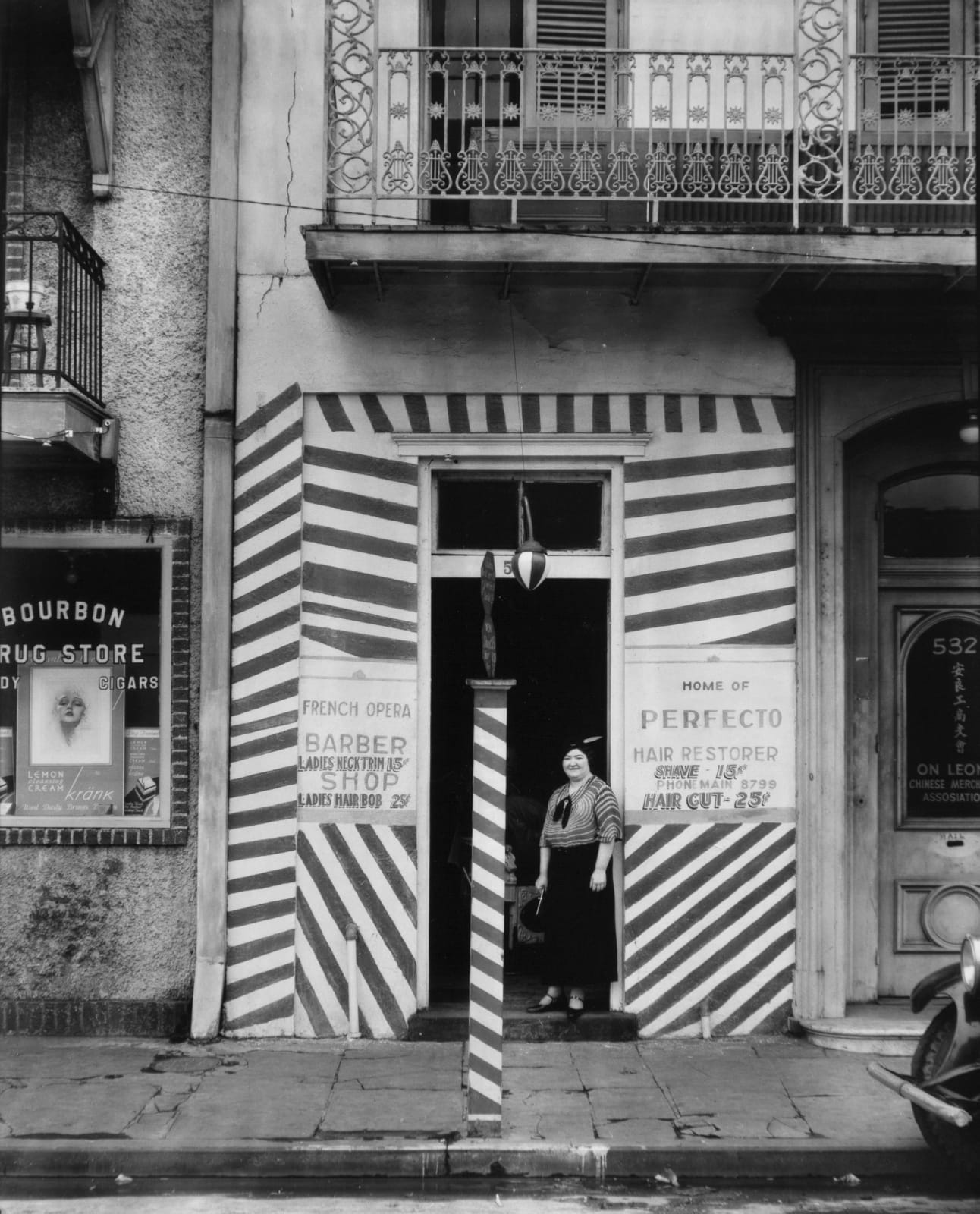 Walker Evans, Barber Shop, New Orleans, 1935