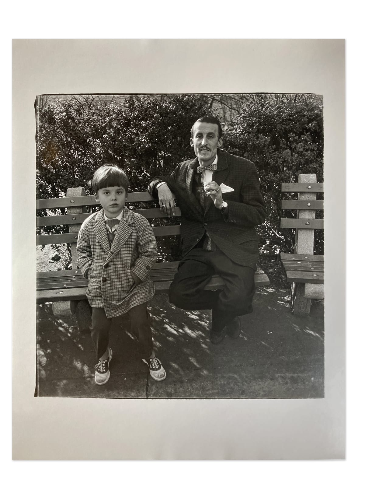 Diane Arbus, Man and a boy on a bench in Central Park, N.Y.C, 1962
