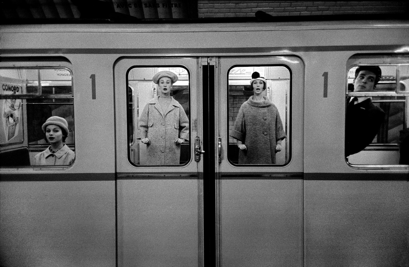 Frank Horvat, Jardin des Modes, Paris Metro, 1958