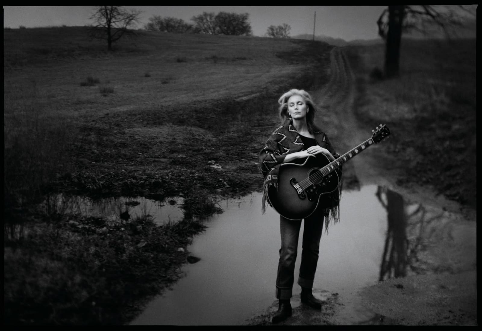 Annie Leibovitz, Emmylou Harris, Frankin, Tennessee, 2001