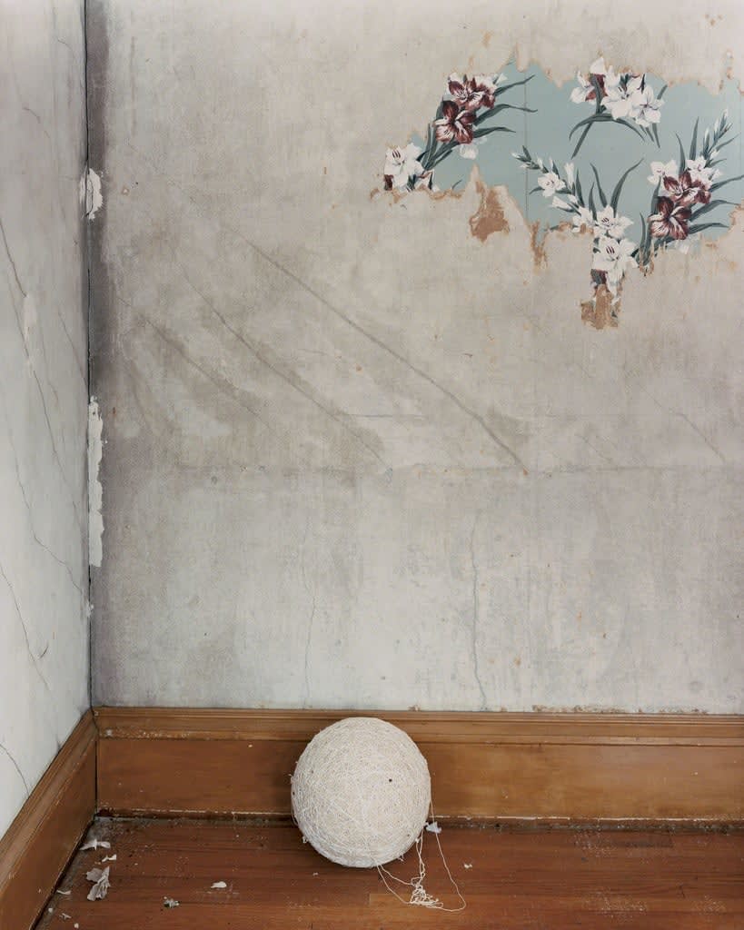 Alec Soth, Ball of String, Green Island, Iowa, 2000