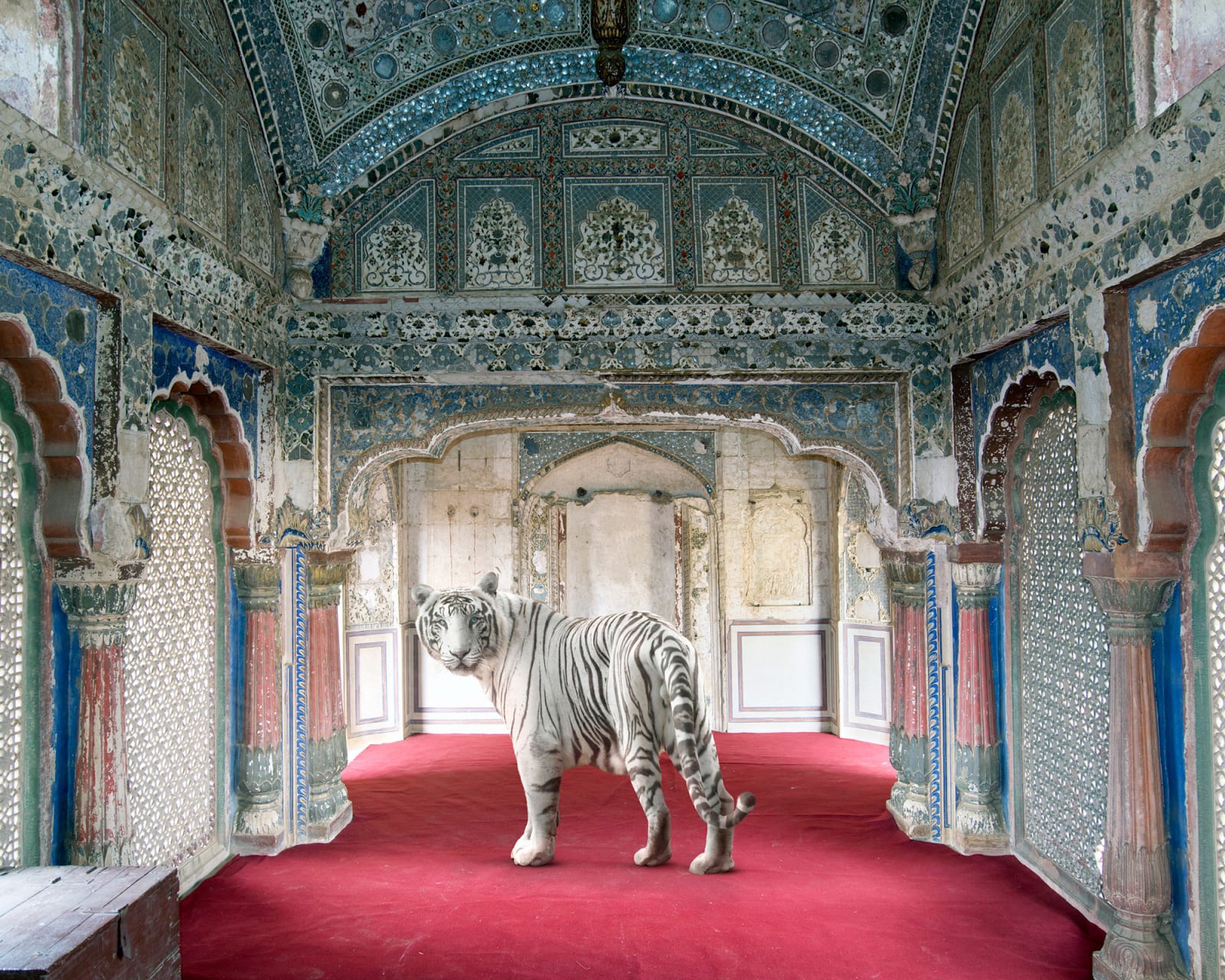 Karen Knorr, The Divine Heritage of the Yadavas, Sheesh Mahal, Karauli City Palace, 2014