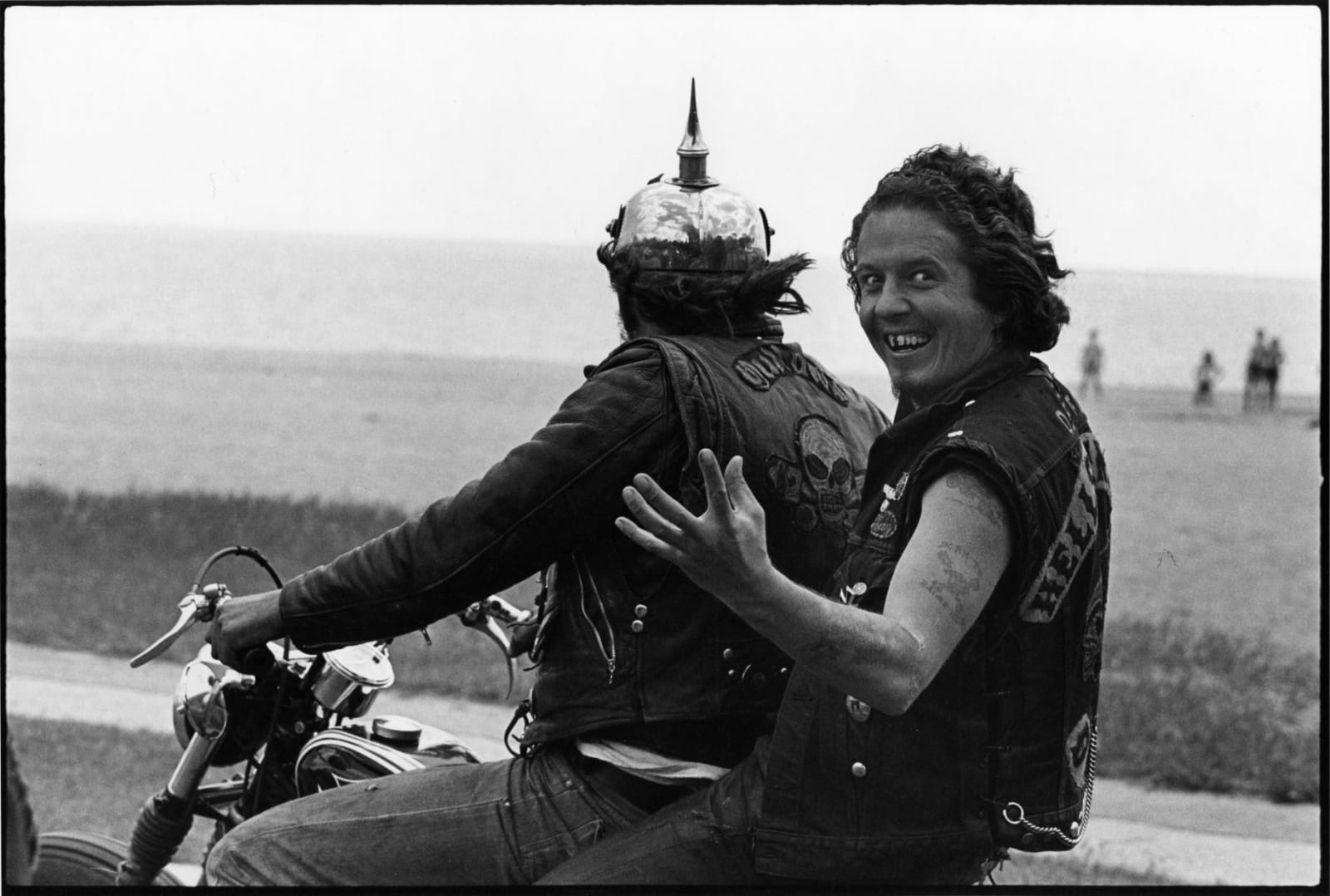 Danny Lyon, Funny Sonny packing with Zipco, Milwaukee, The Bikeriders Portfolio, 1966