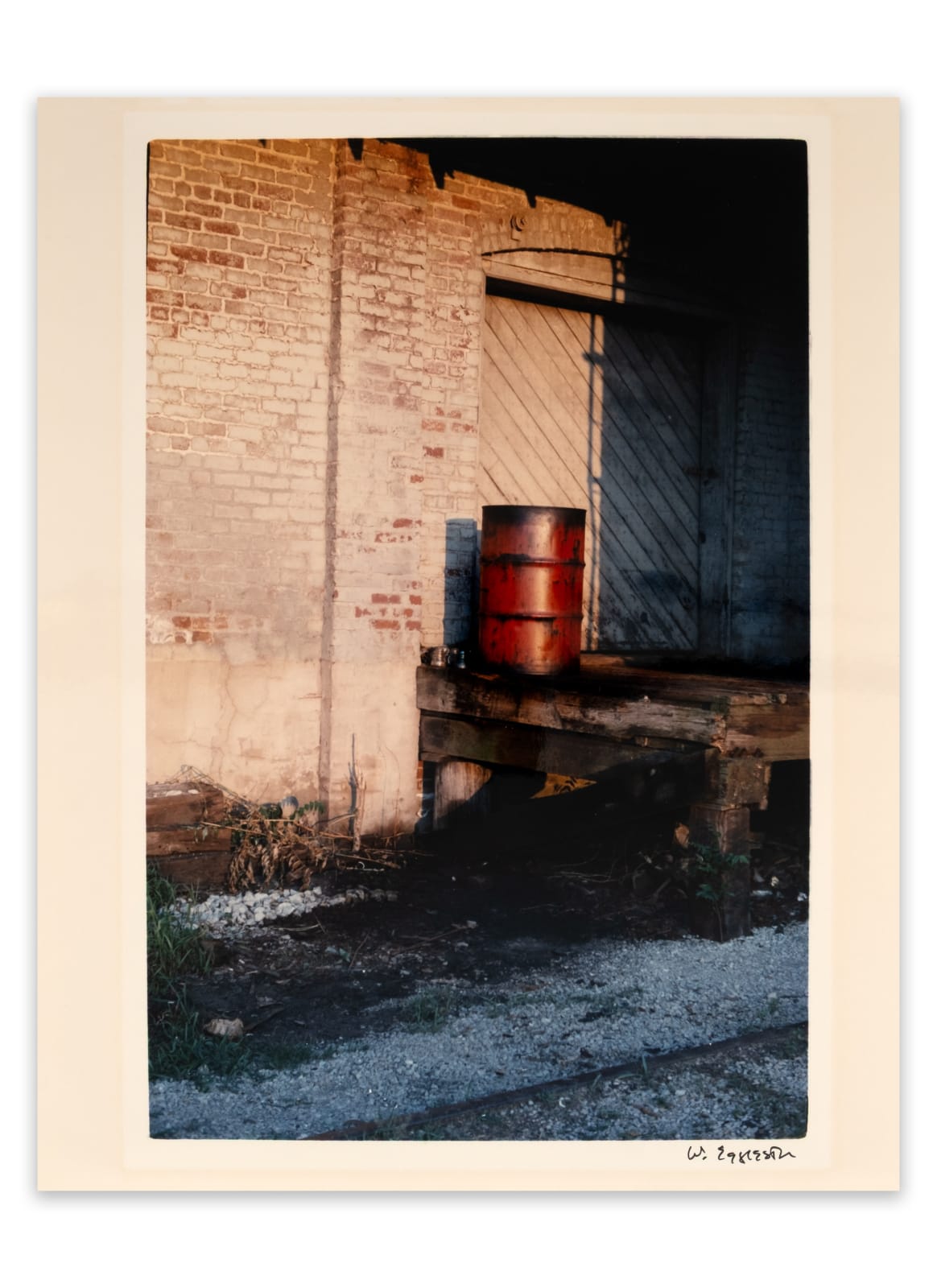 William Eggleston, Red Barrel on loading dock