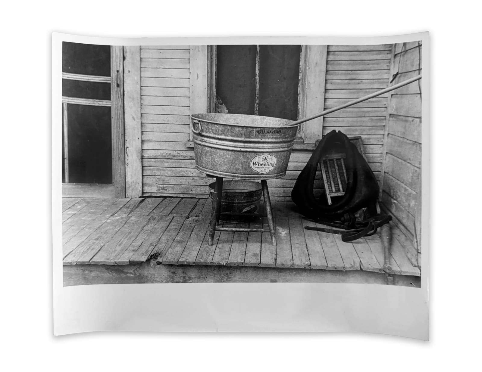 Ben Shahn, On the back porch of the Thaxton farmhouse, Mechanicsburg, Ohio, 1938