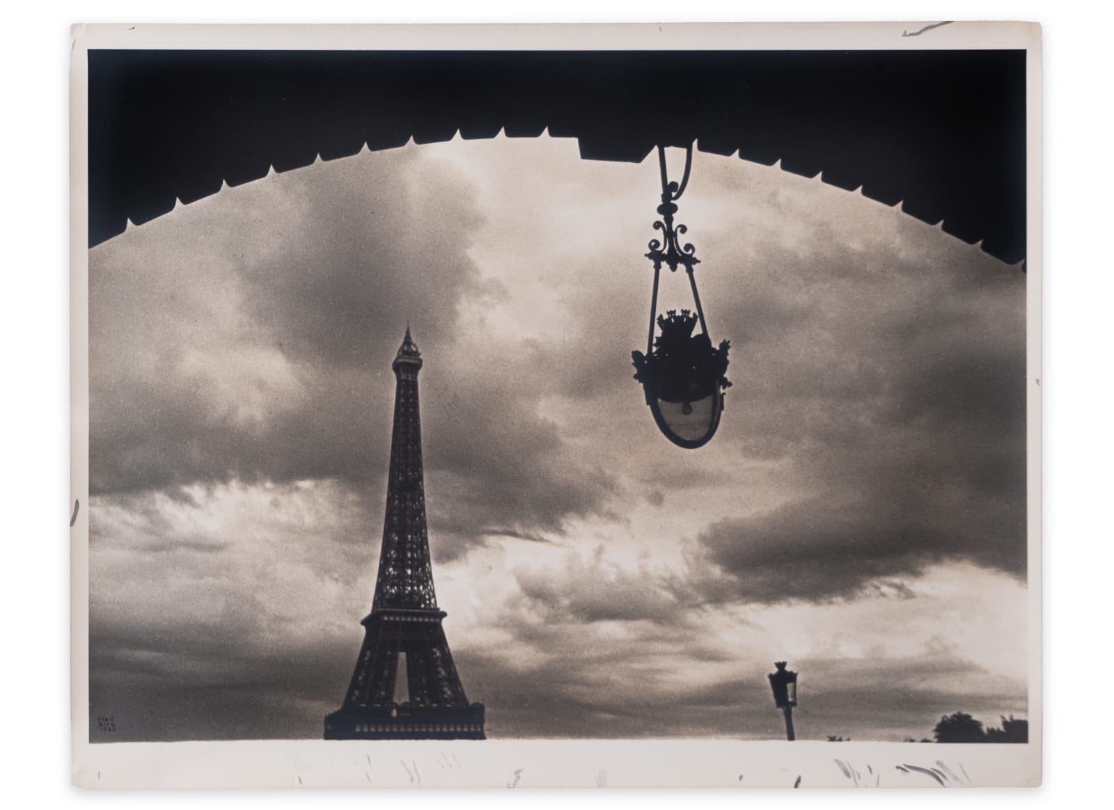 Ilse Bing, Tour Eiffel, vue du pont de Bir-Hakeim, Paris, 1932