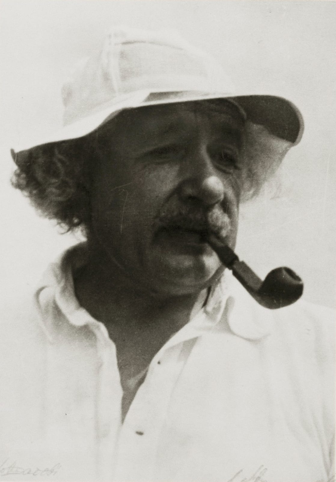 Lotte Jacobi, Albert Einstein with pipe in Huntington, 1937