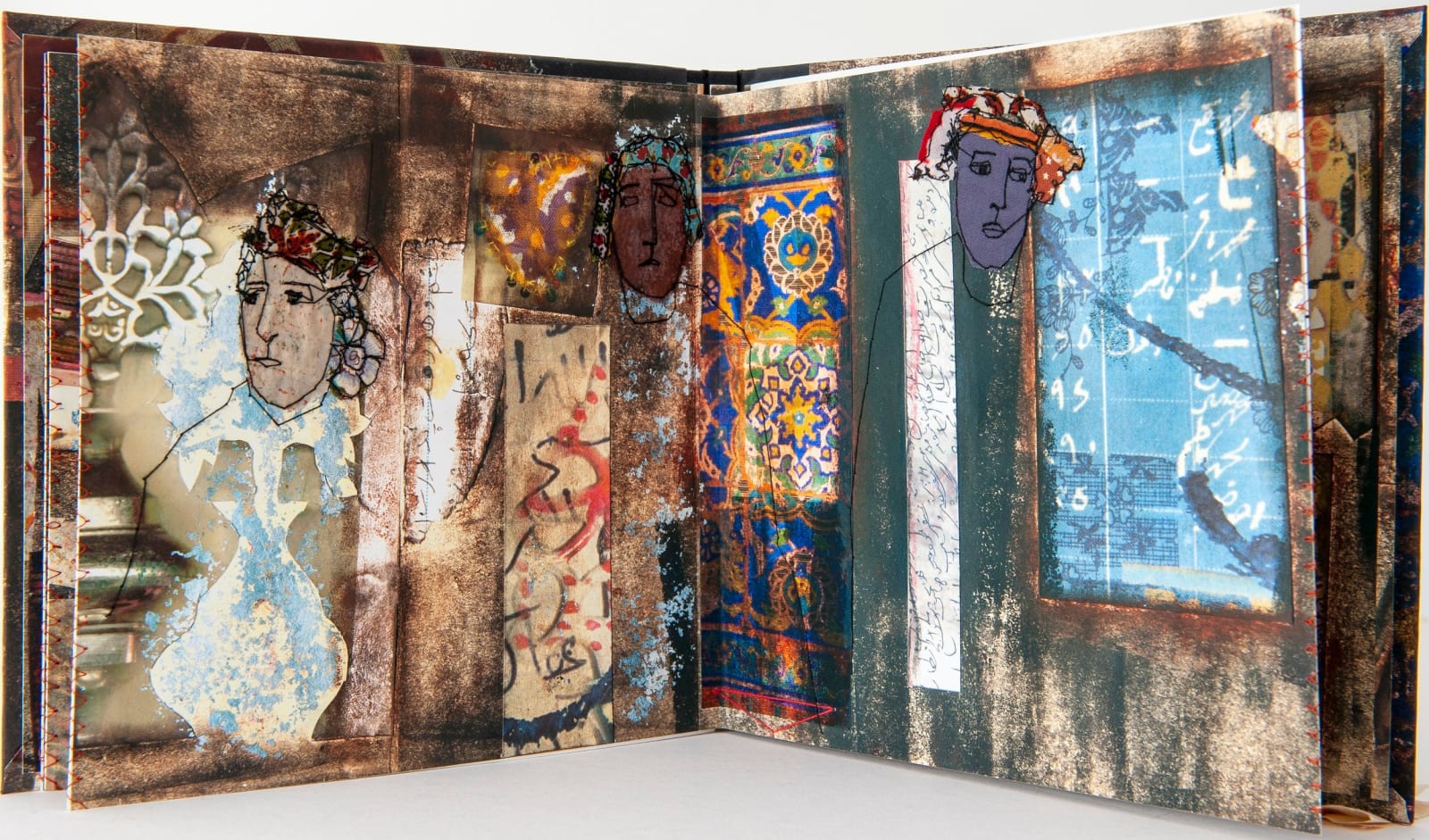 Batool Showghi, Artist Books Series