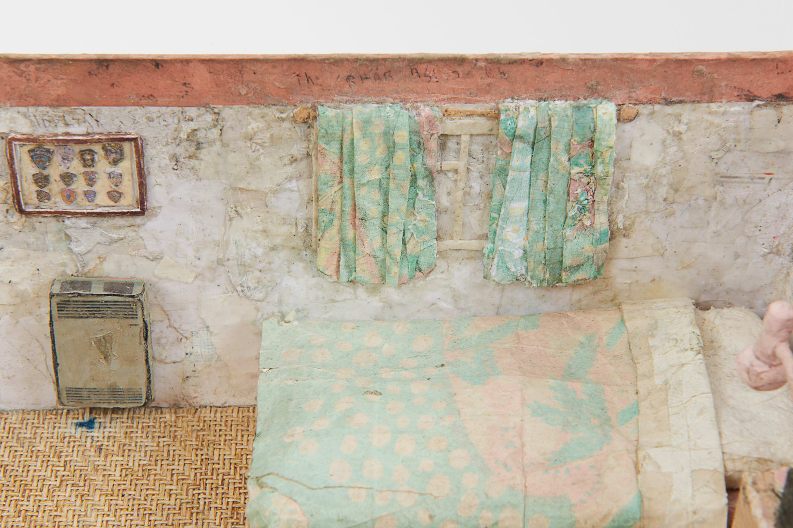 SIMON EVANS AND SARAH LANNAN, a tomb, 2017
