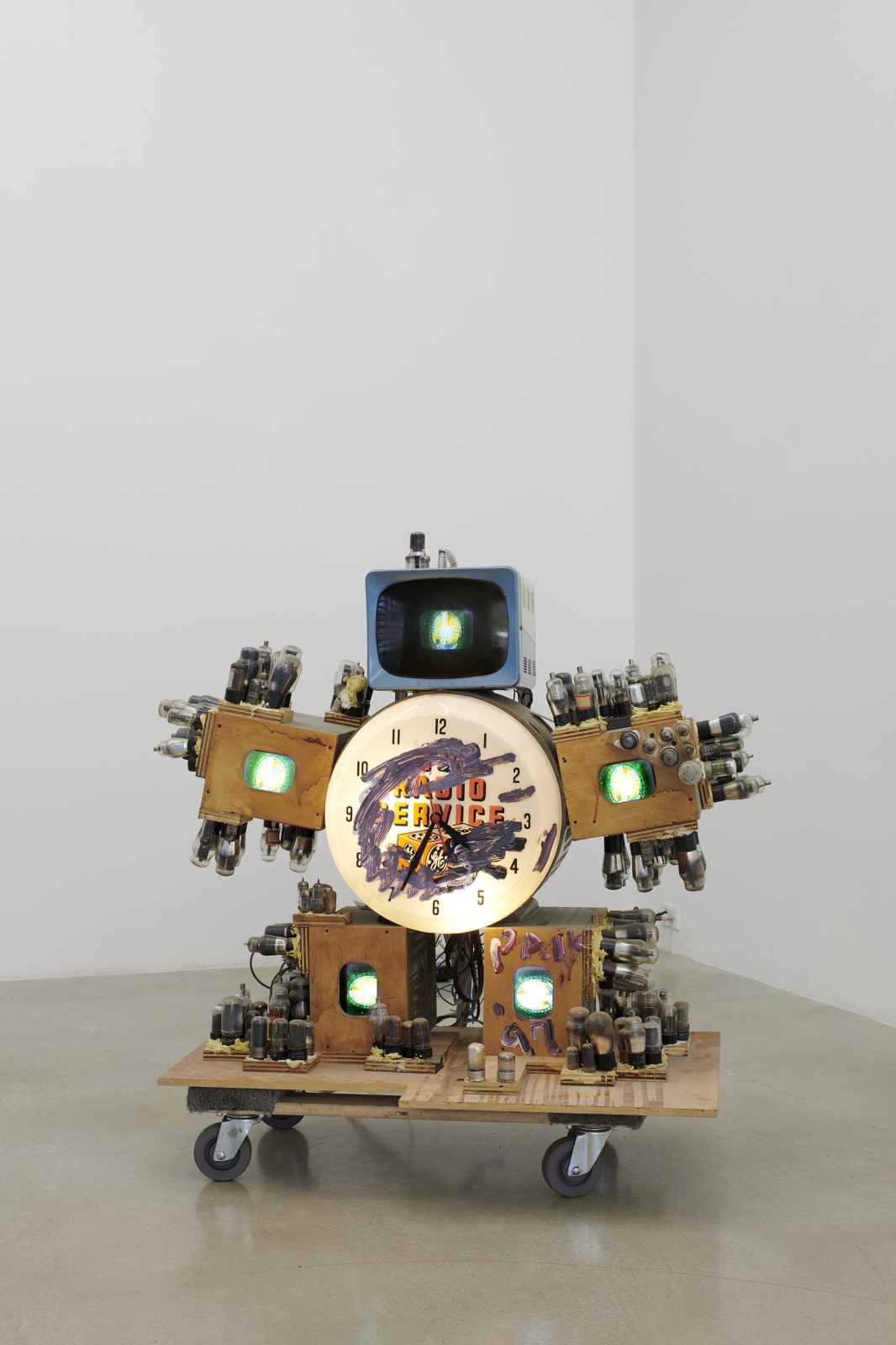 NAM JUNE PAIK, TV SERVICE ROBOT, 1997