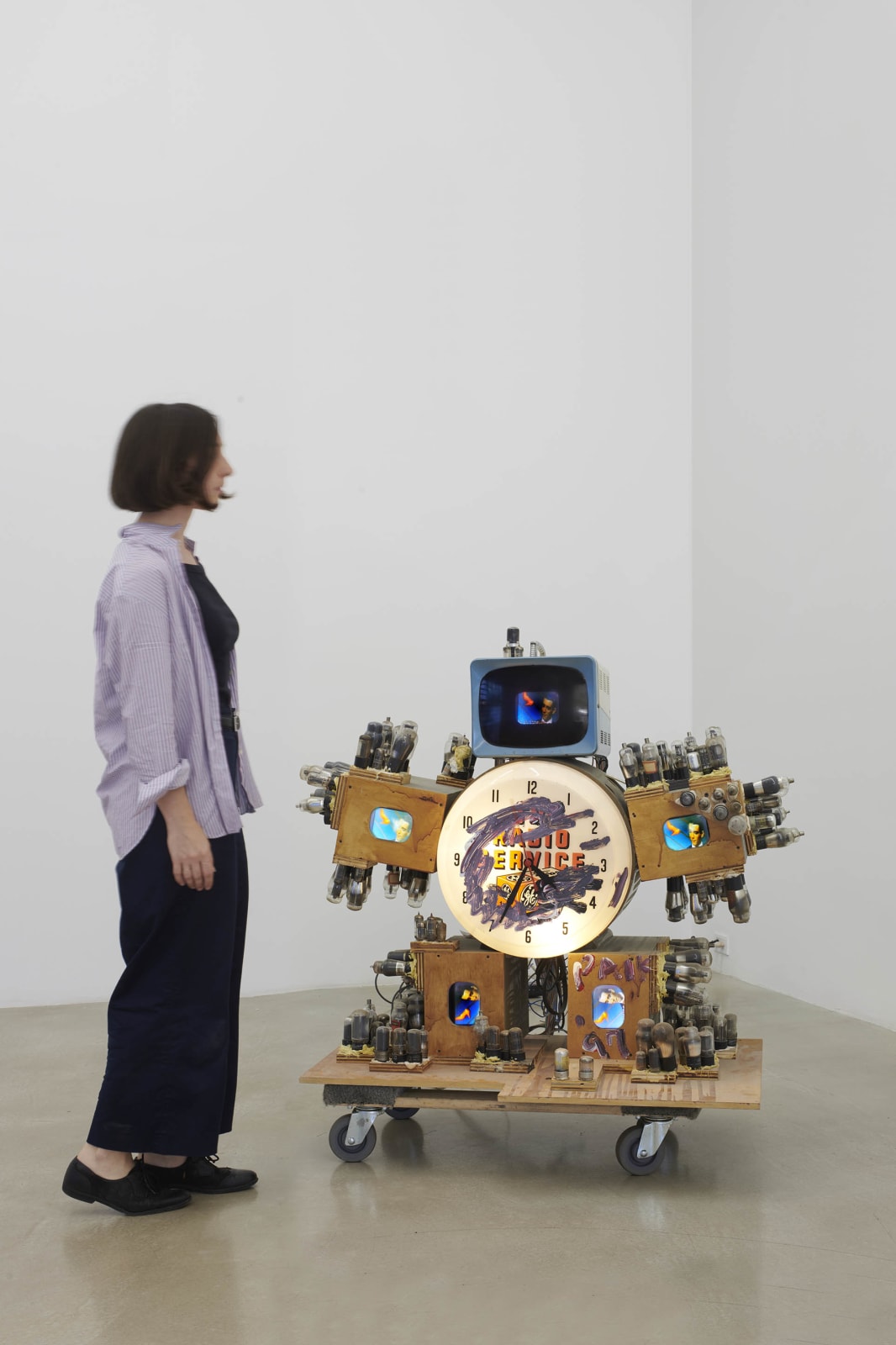 NAM JUNE PAIK, TV SERVICE ROBOT, 1997