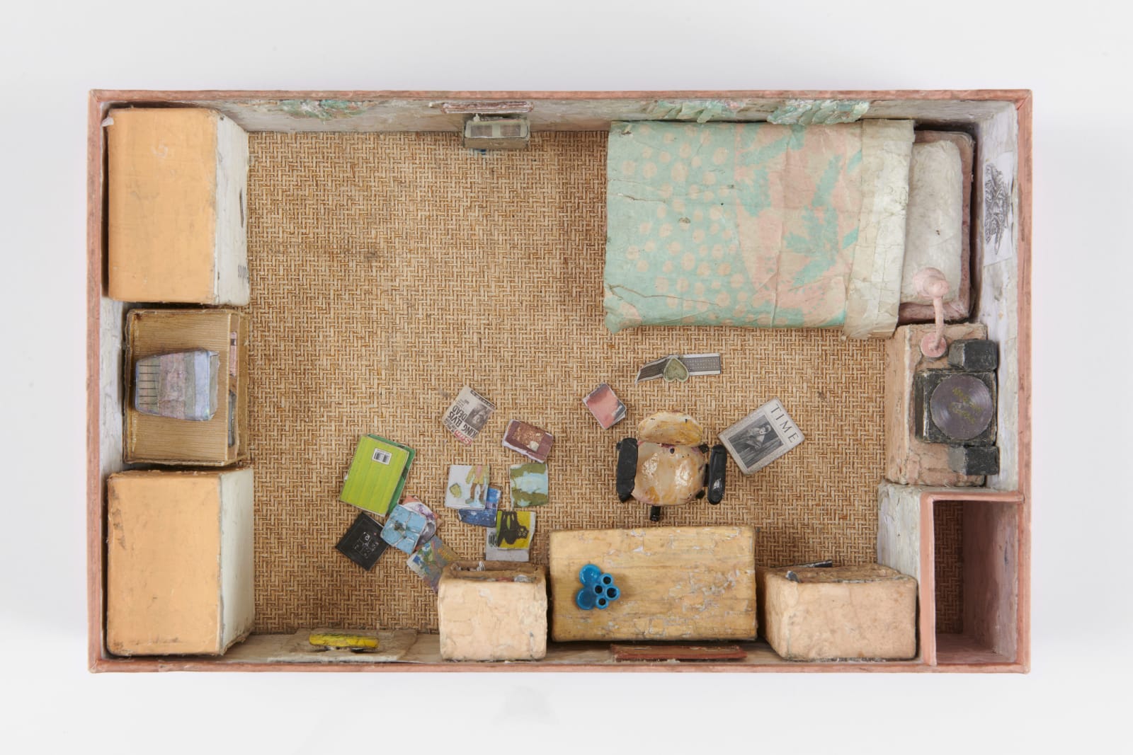 SIMON EVANS AND SARAH LANNAN, a tomb, 2017