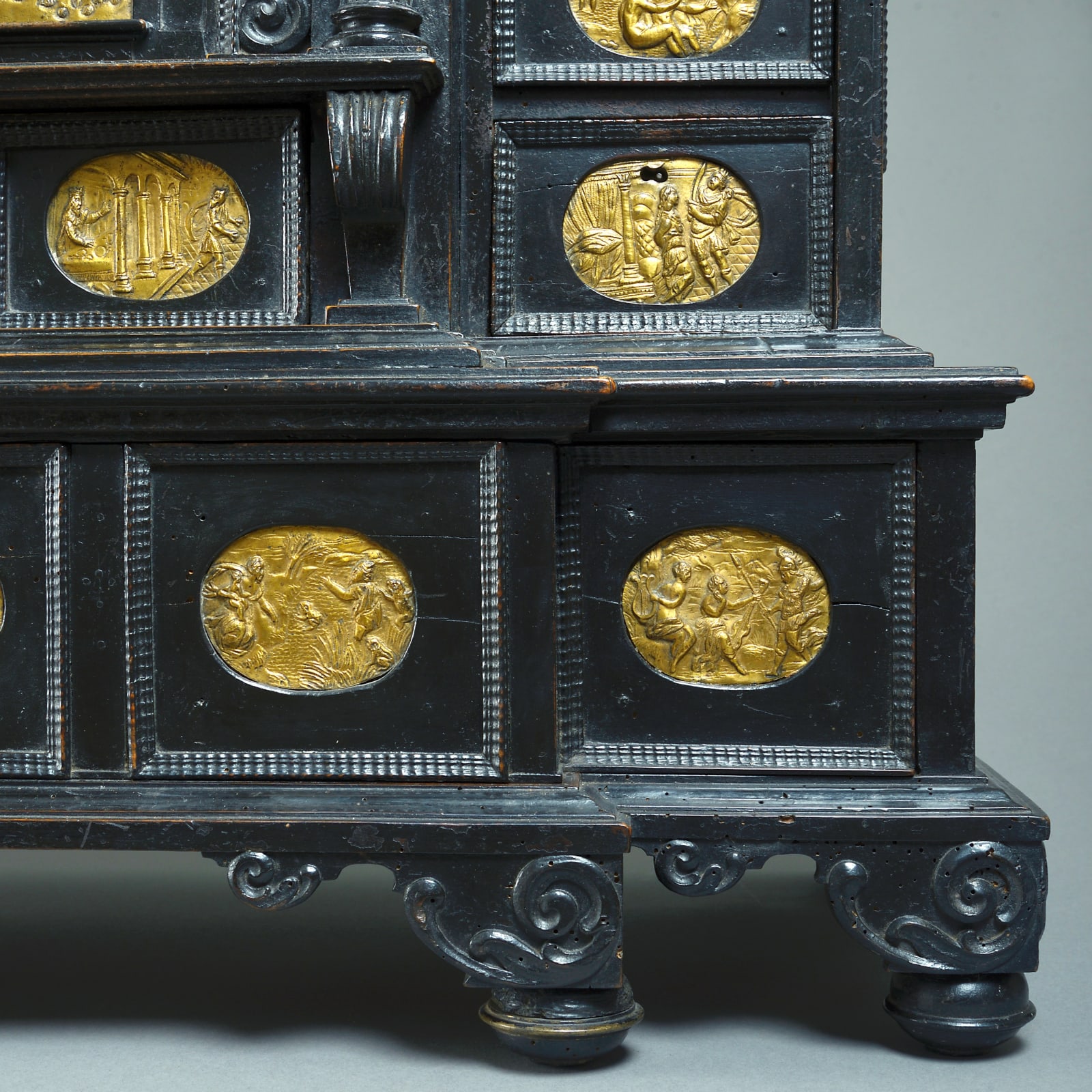 FINE EARLY 17TH CENTURY EBONISED TABLE CABINET