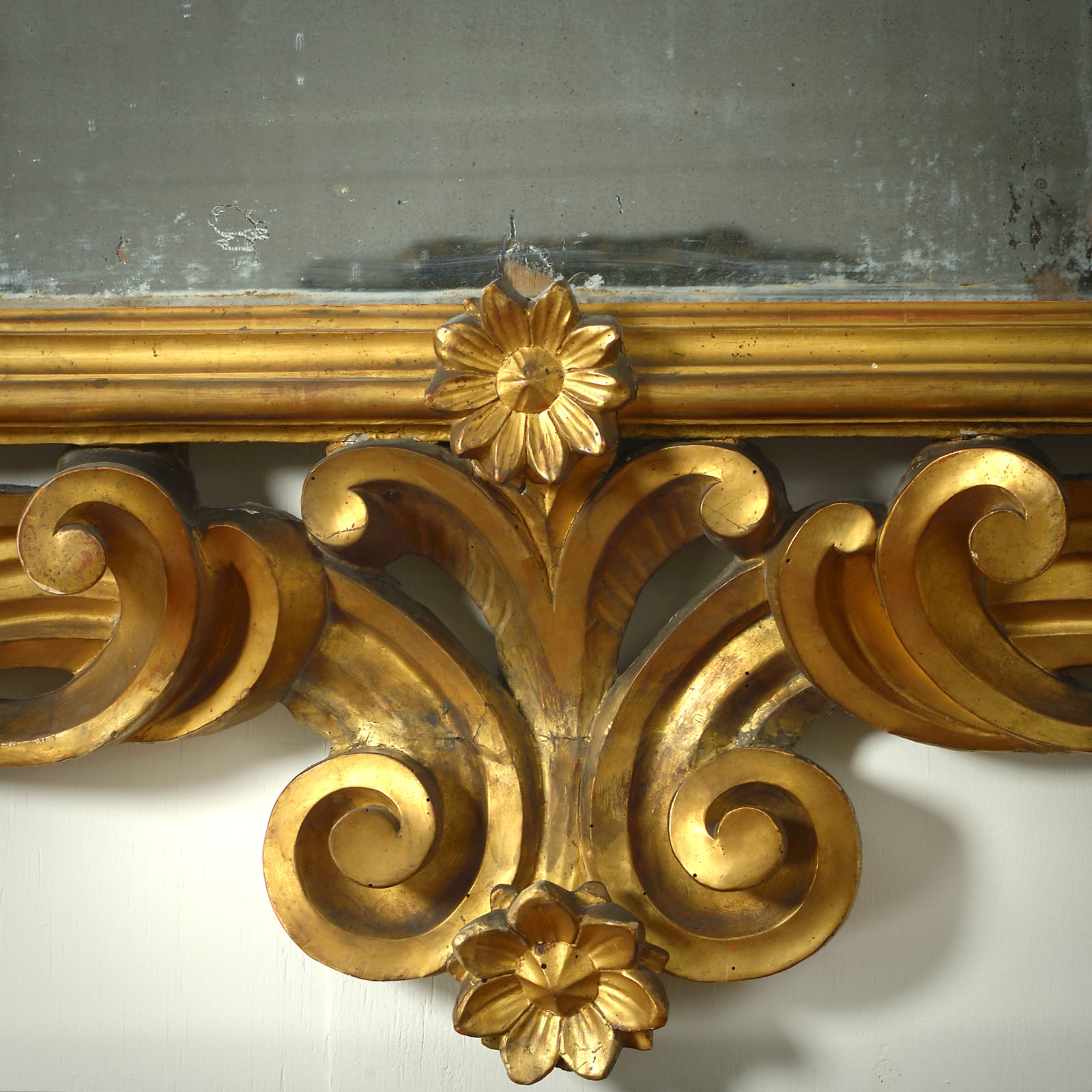 ROMAN BAROQUE GILT-WOOD MIRROR