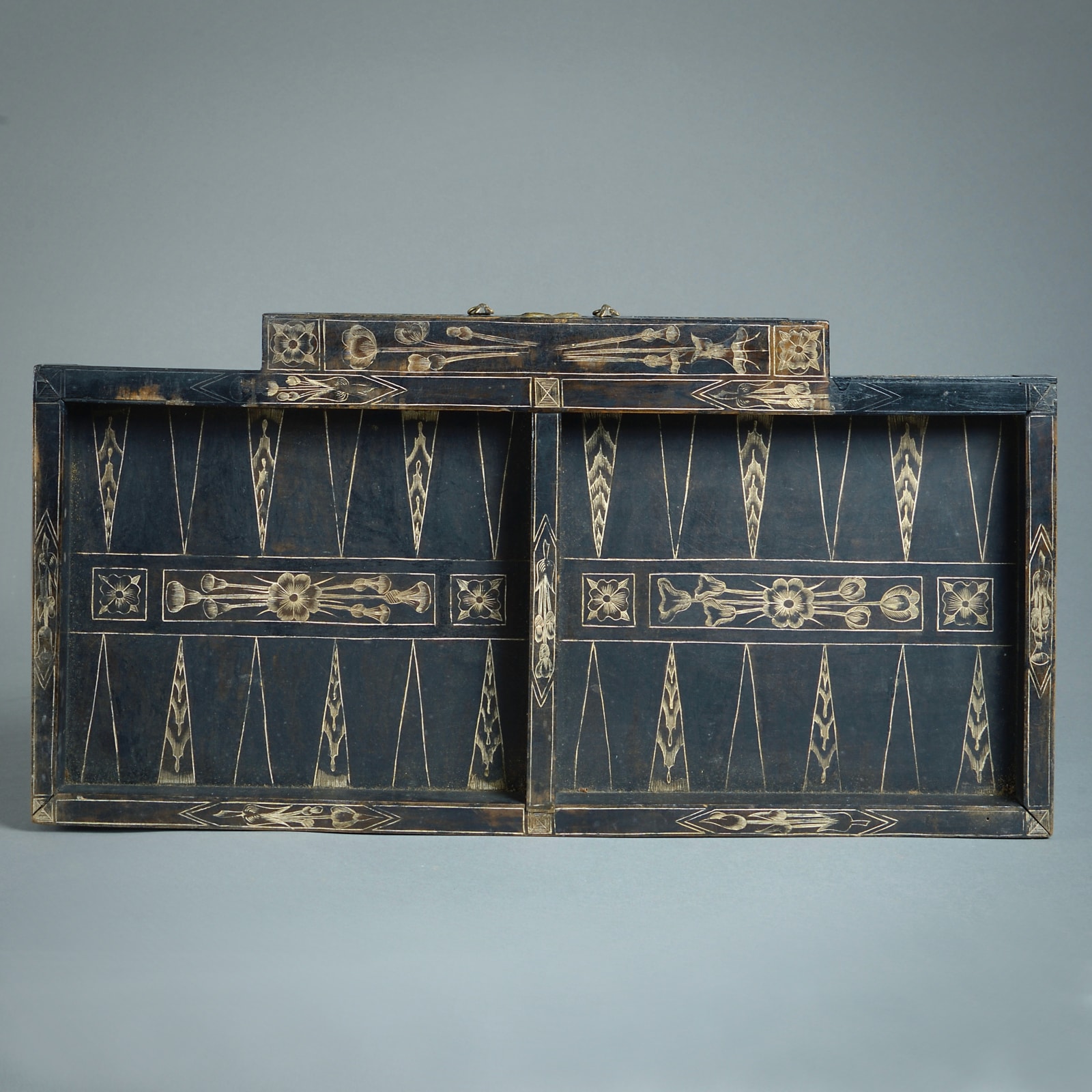 FINE EARLY 17TH CENTURY EBONISED TABLE CABINET