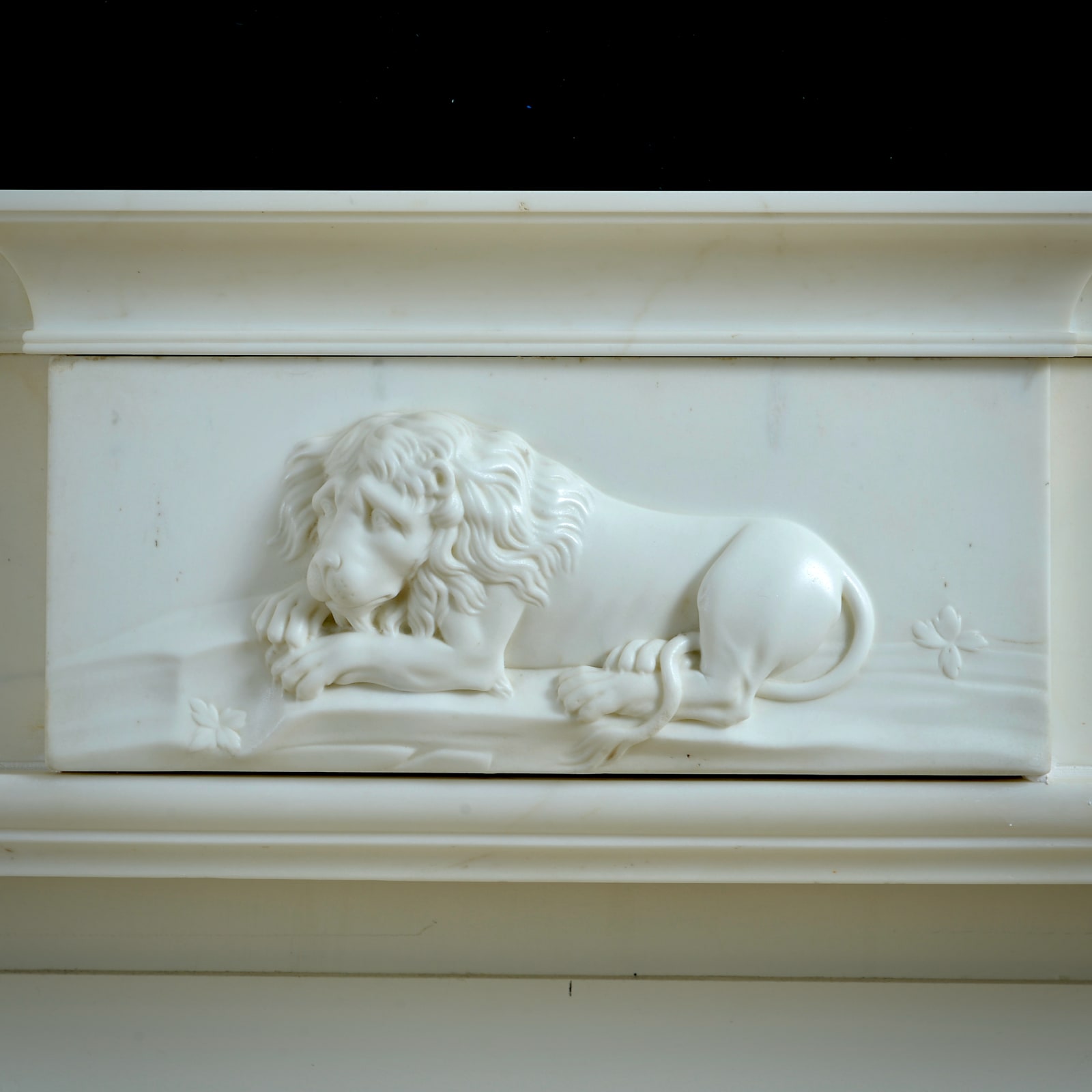 EXCEPTIONAL EARLY NEO-CLASSICAL STATUARY MARBLE CHIMNEYPIECE