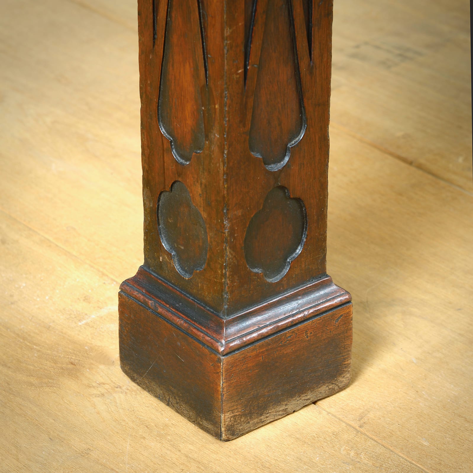 MASSIVE GEORGE II MAHOGANY SIDE TABLE