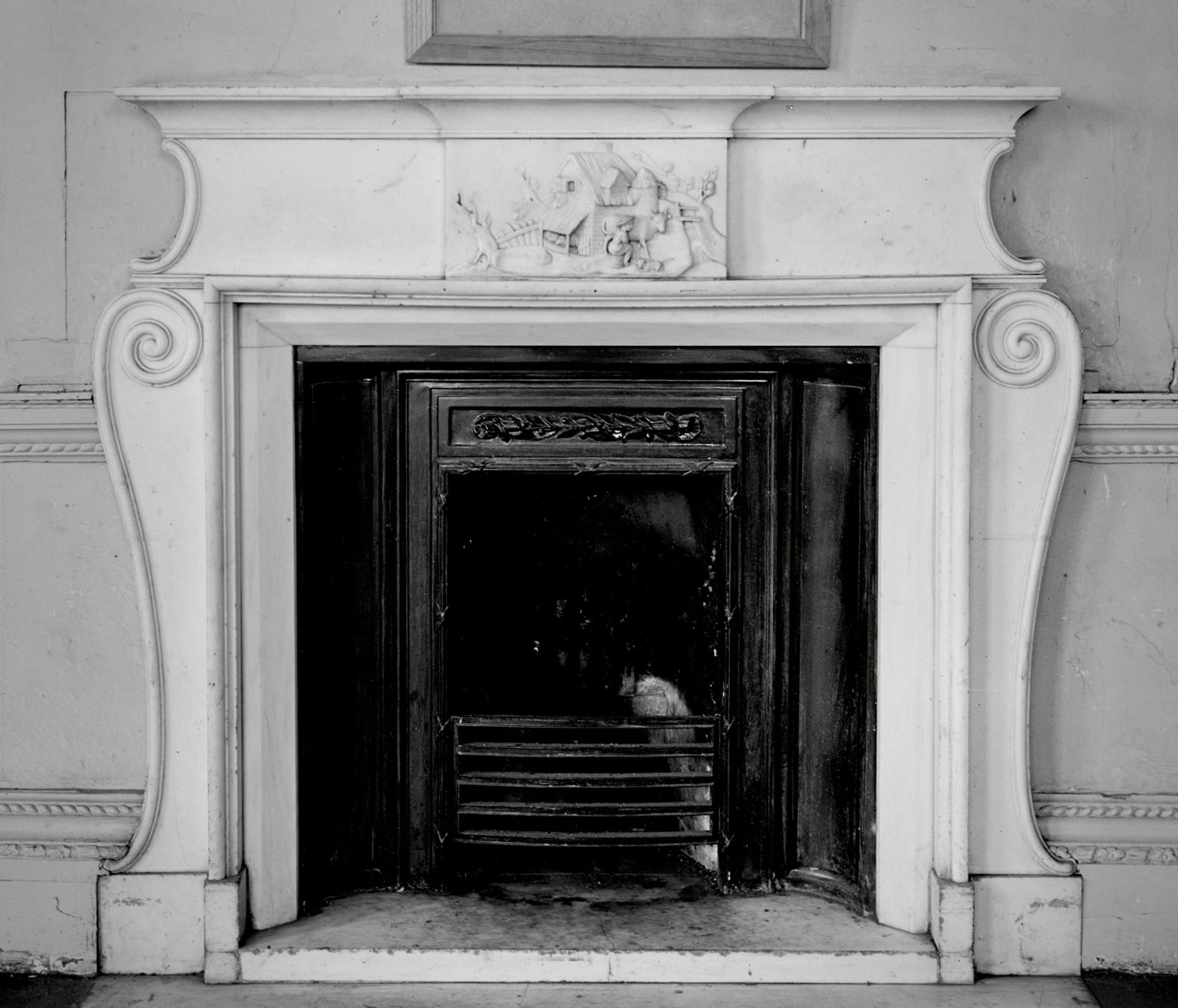 EXCEPTIONAL EARLY NEO-CLASSICAL STATUARY MARBLE CHIMNEYPIECE