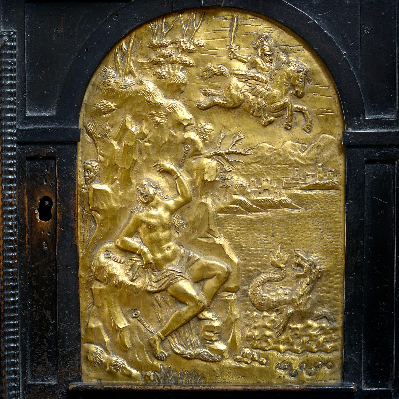 FINE EARLY 17TH CENTURY EBONISED TABLE CABINET