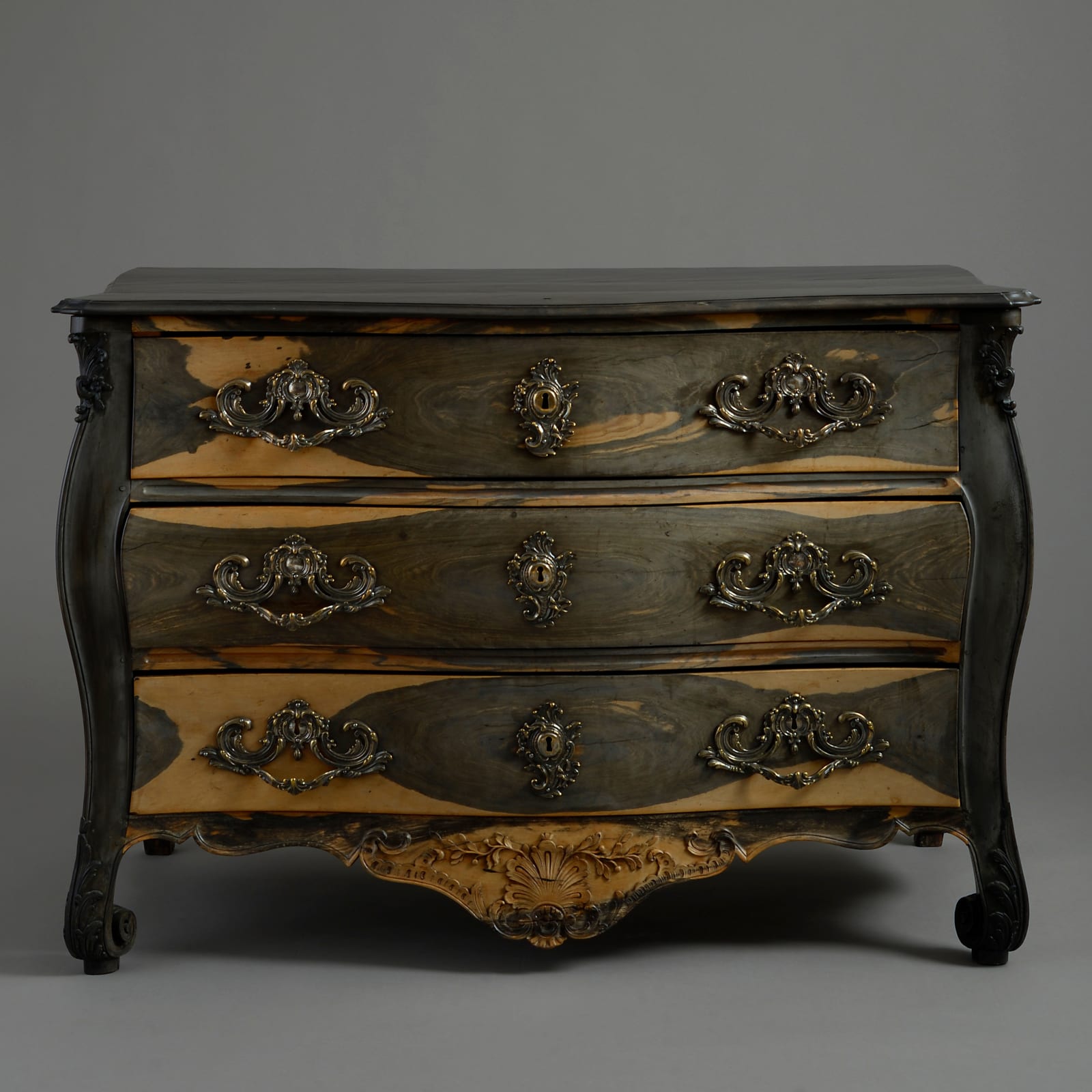 A Bordeaux Ebony Commode