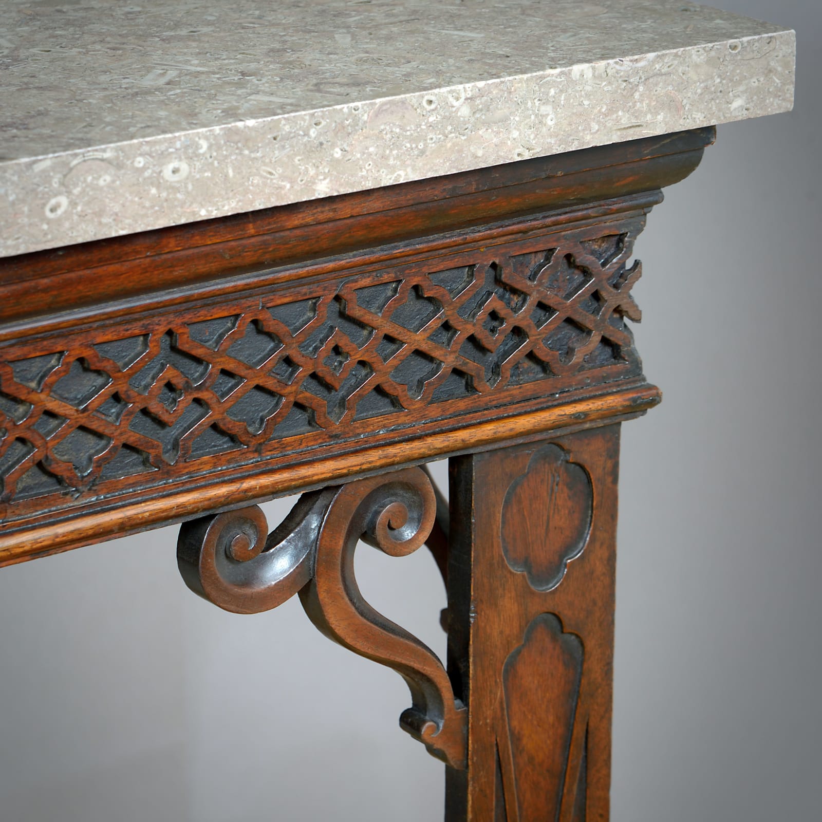 MASSIVE GEORGE II MAHOGANY SIDE TABLE
