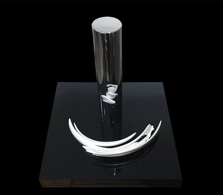 Jonty Hurwitz, Emerging from Water (Silver), 2019