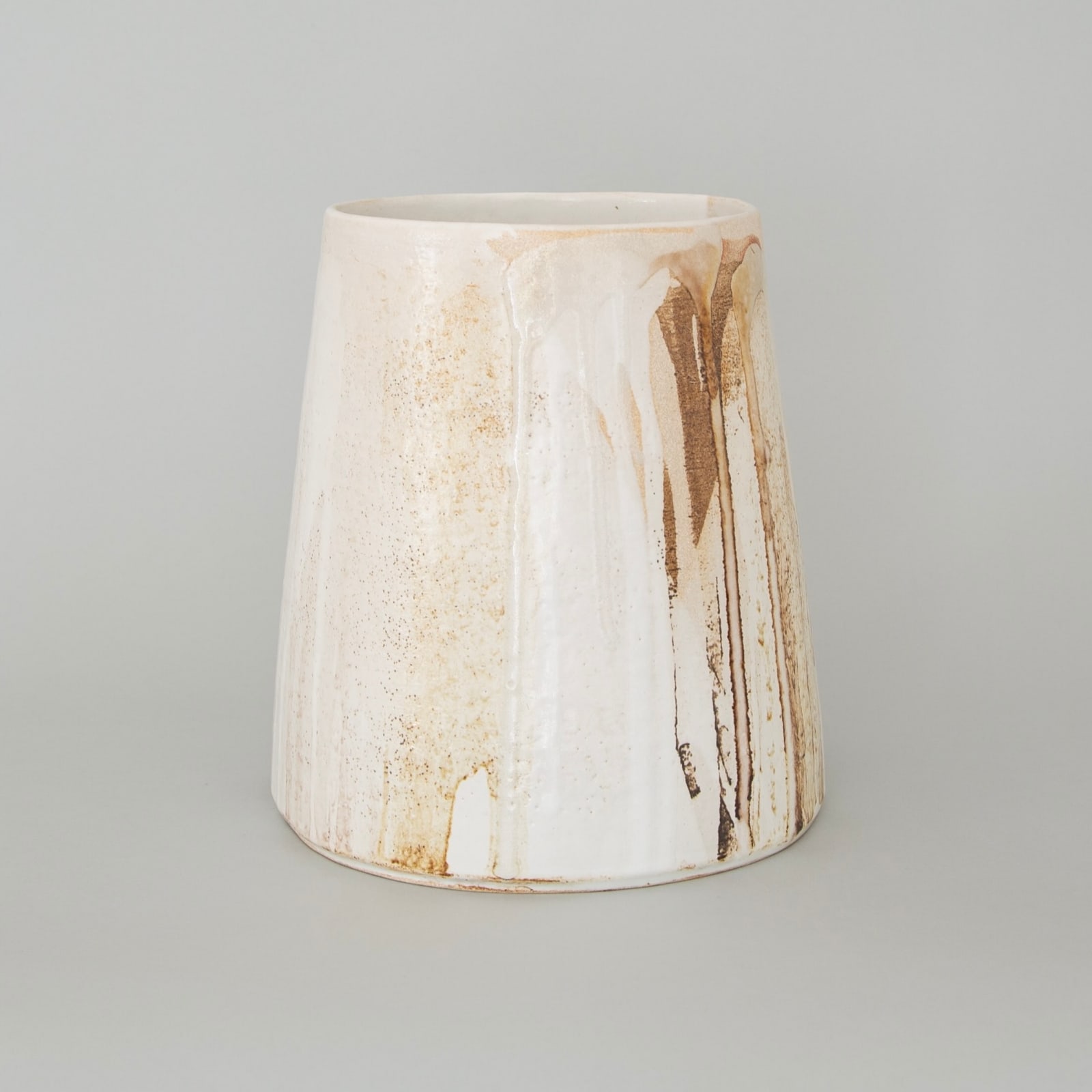 Leslie McKinley Howell, Pale abstract vessel, 2022