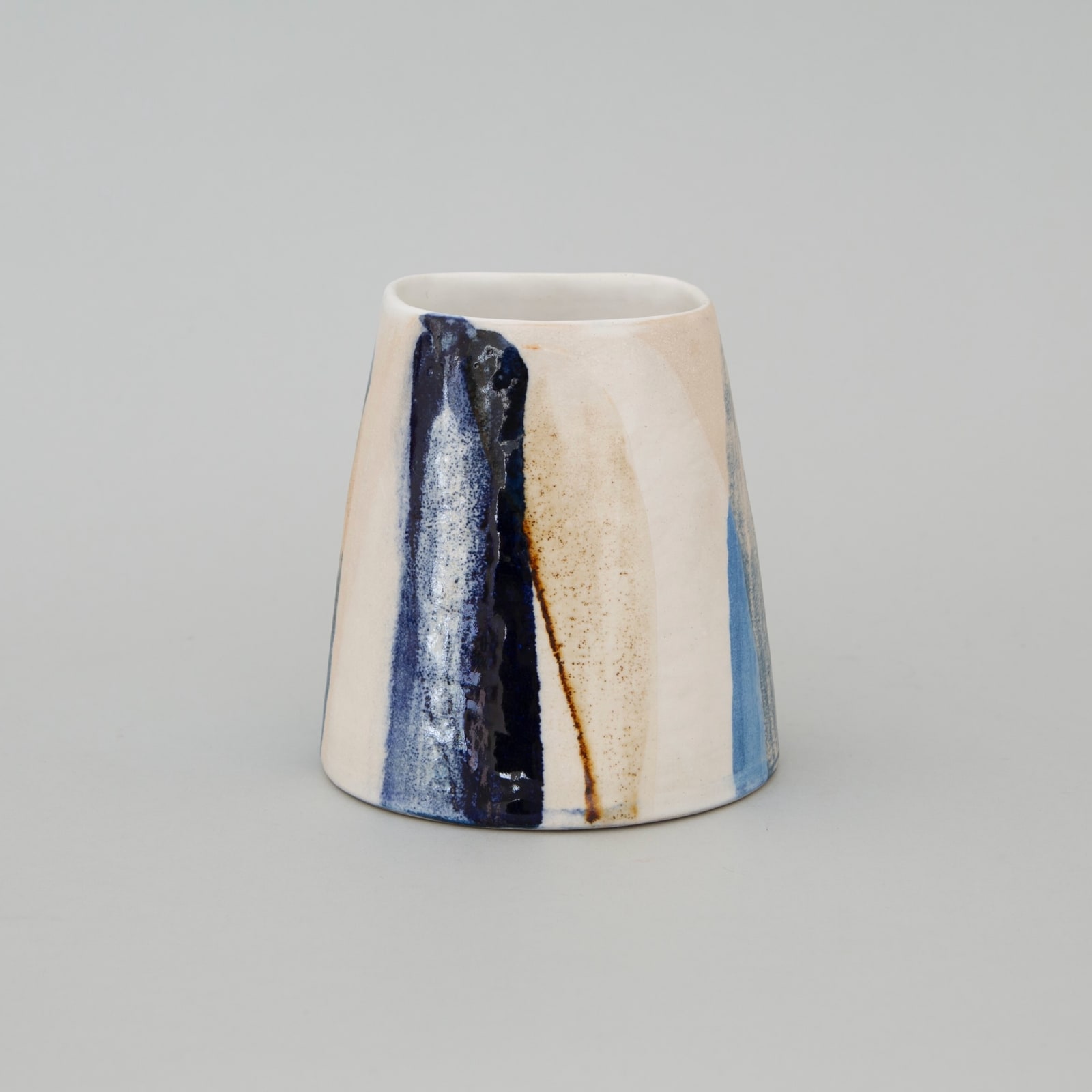 Leslie McKinley Howell, Vessel with blue abstracts, 2018