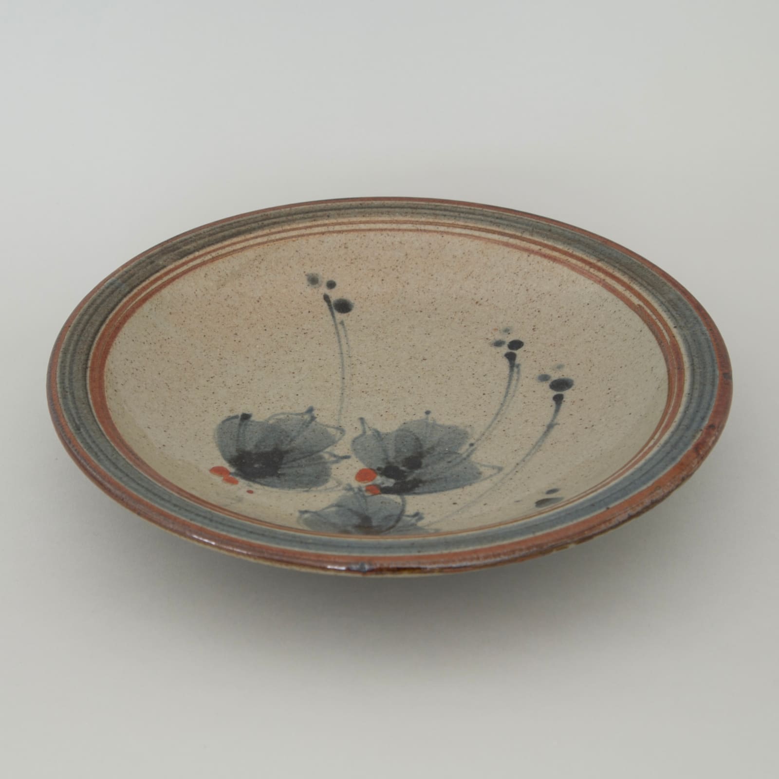Dartington Pottery, Plate with floral motifs